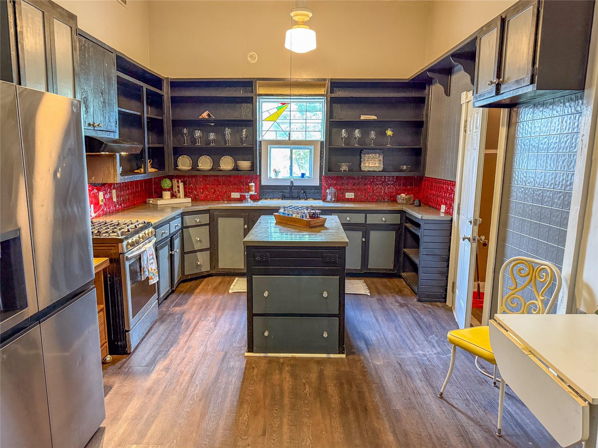 main property photo 7