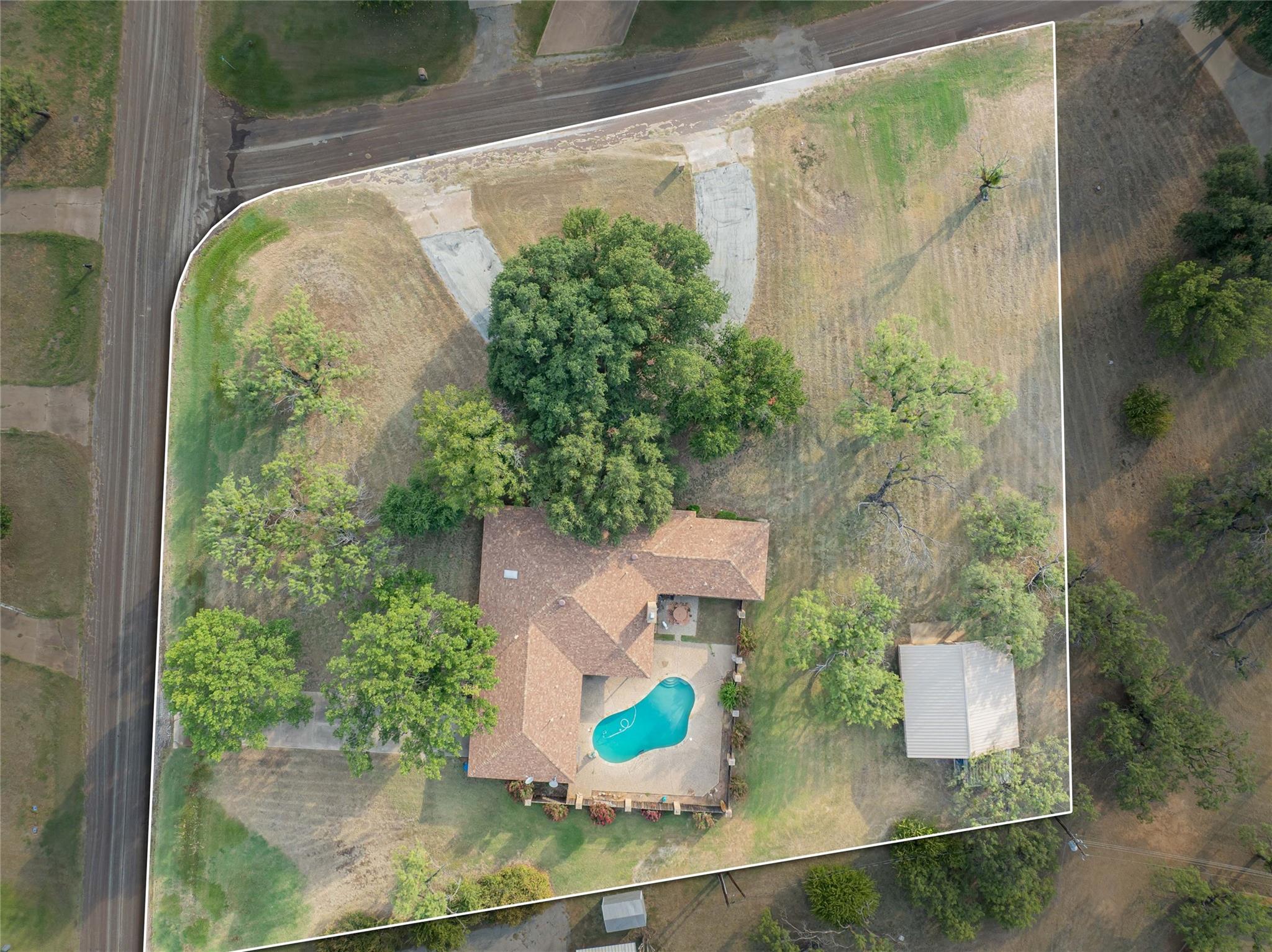 main property photo 37