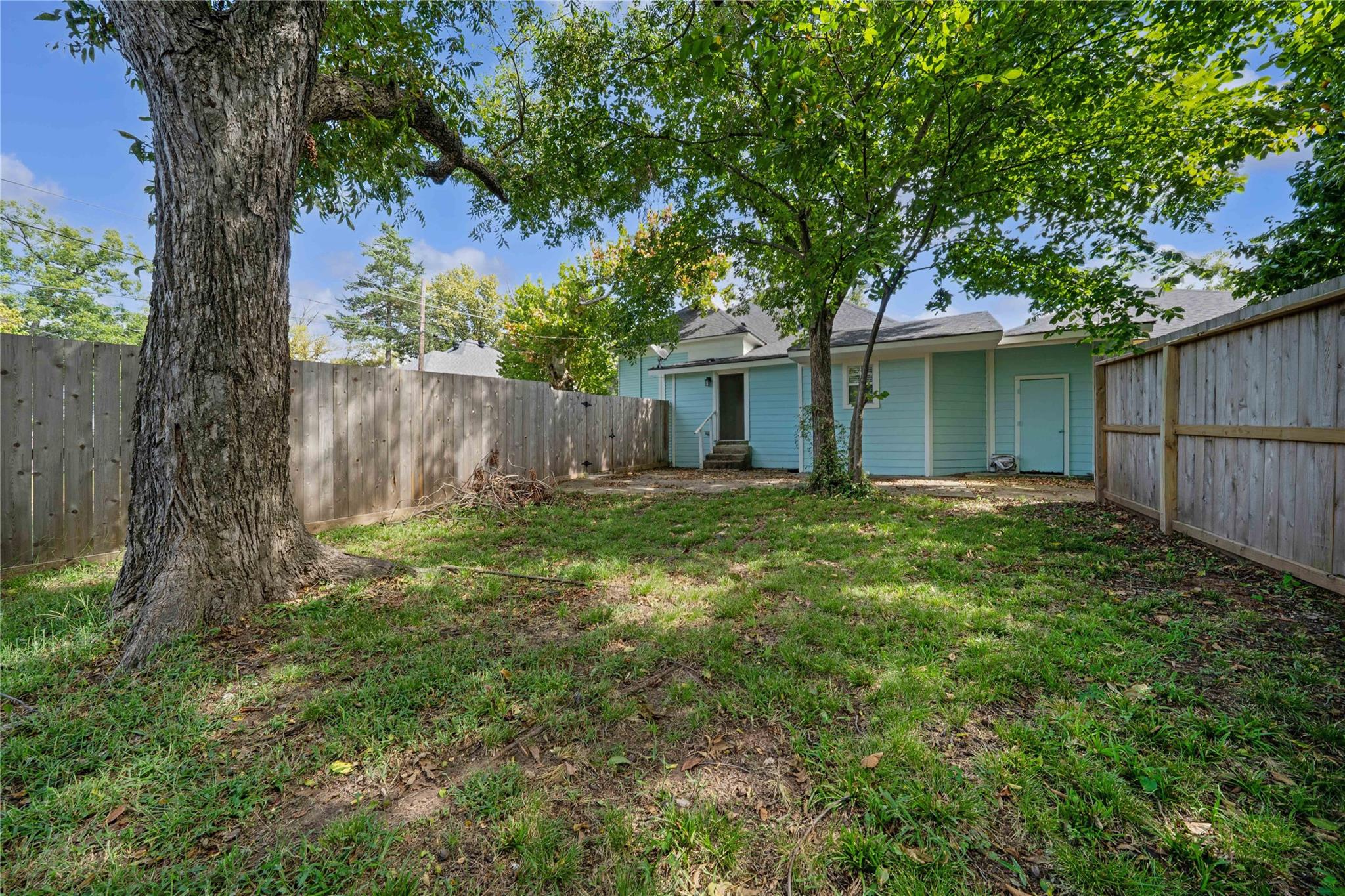 main property photo 23