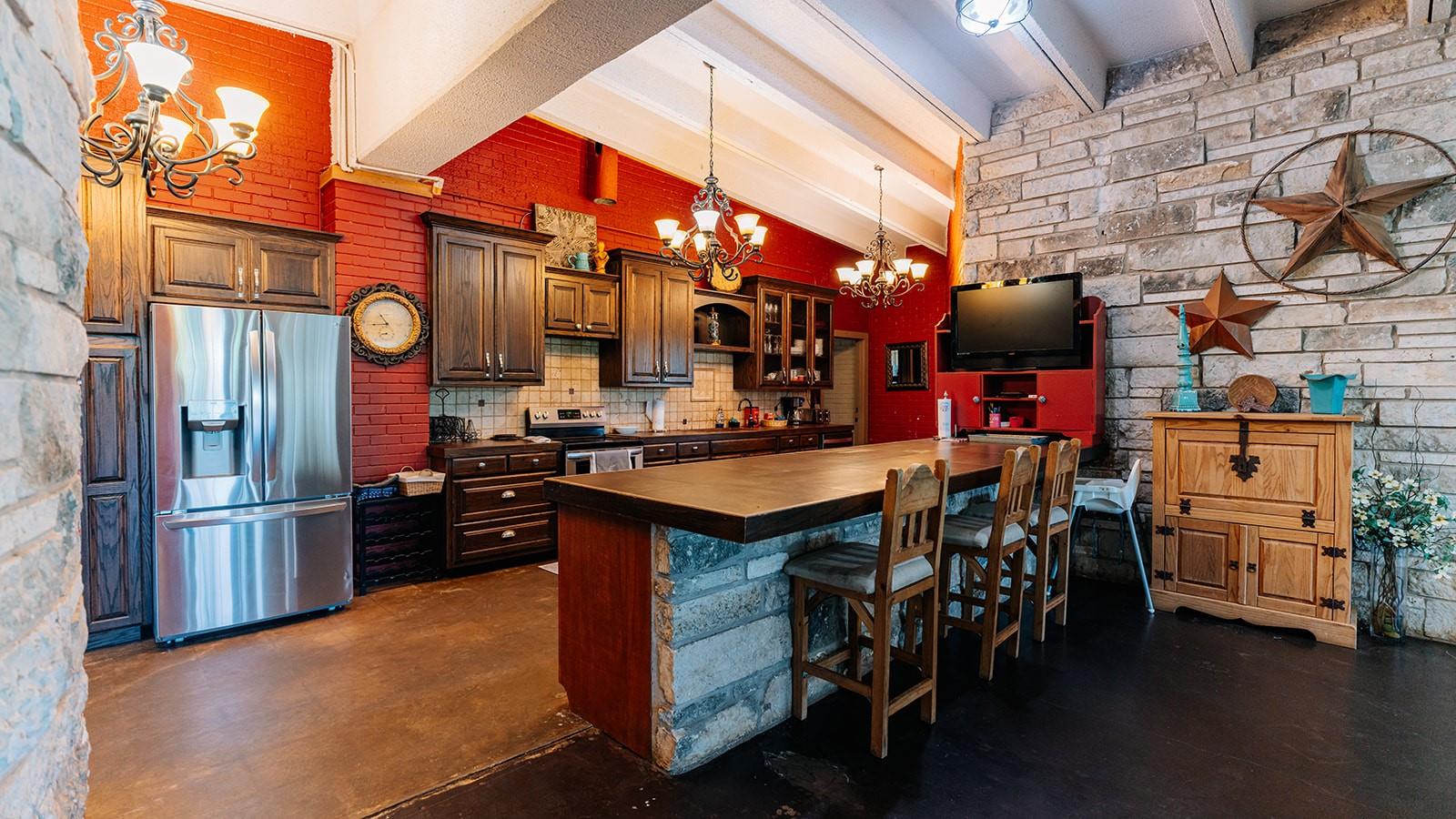 main property photo 4