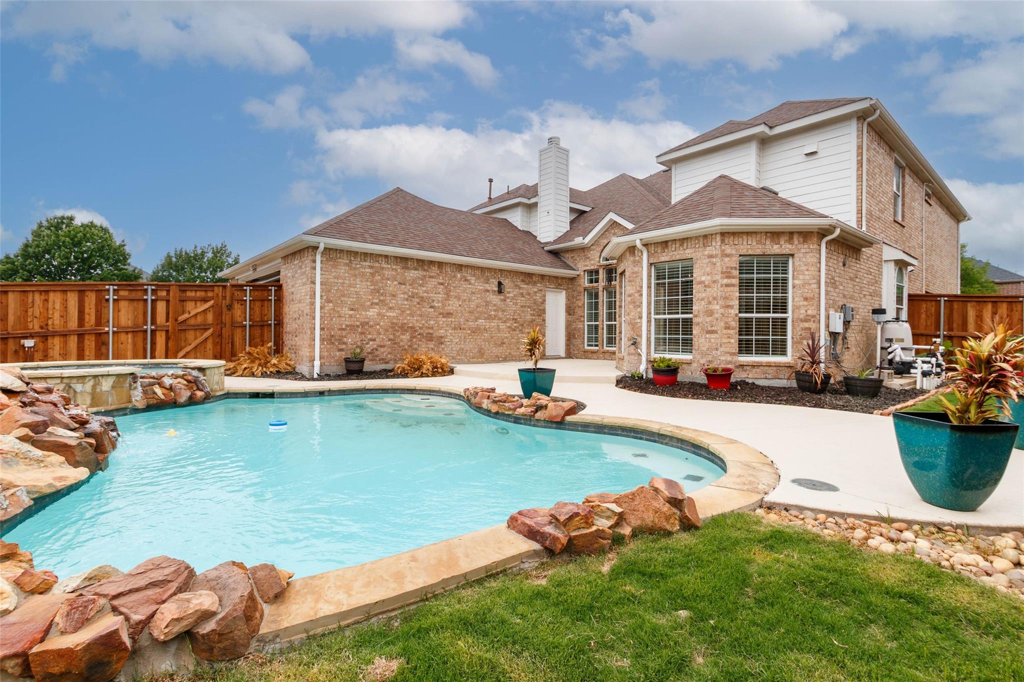 main property photo 4