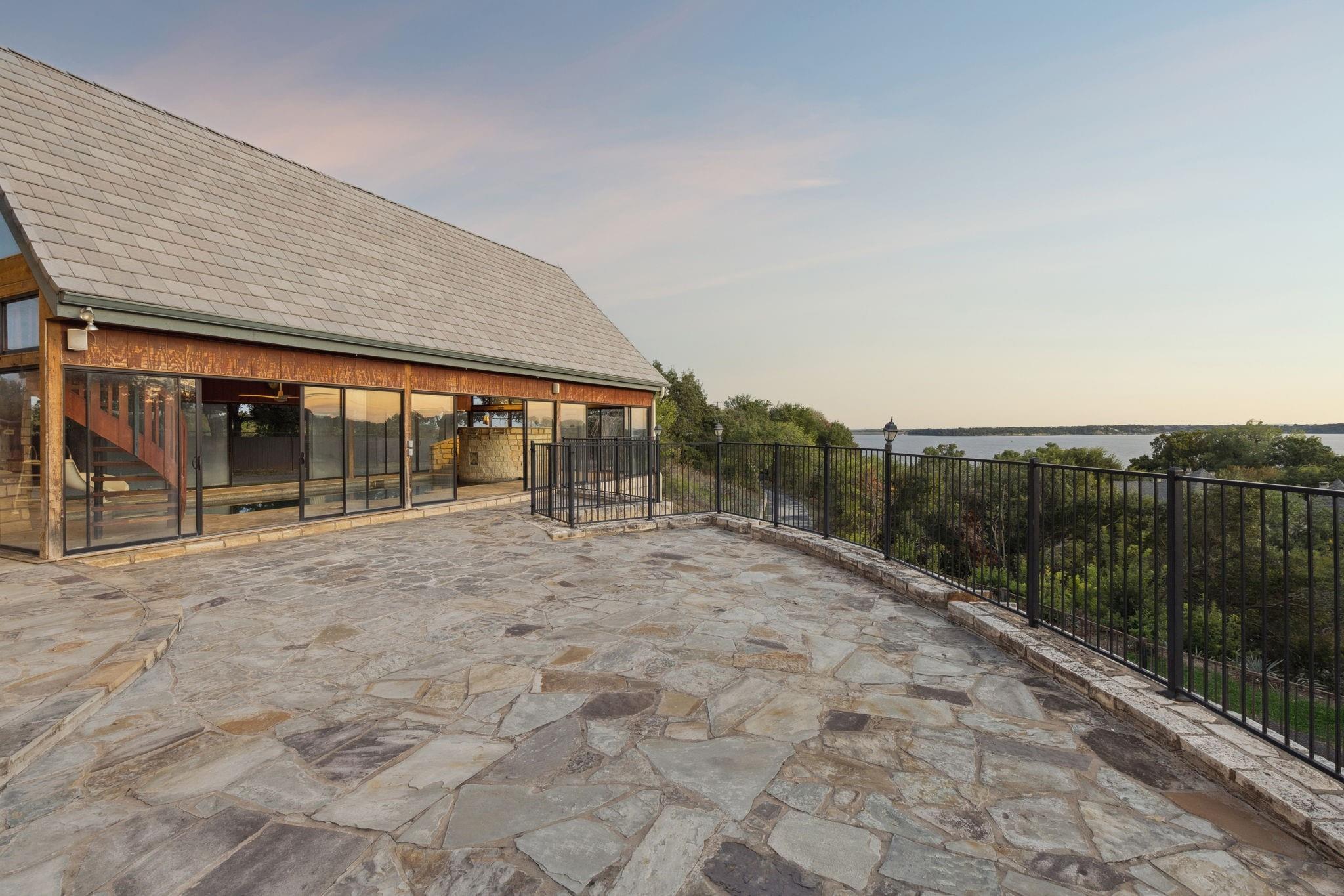 main property photo 6