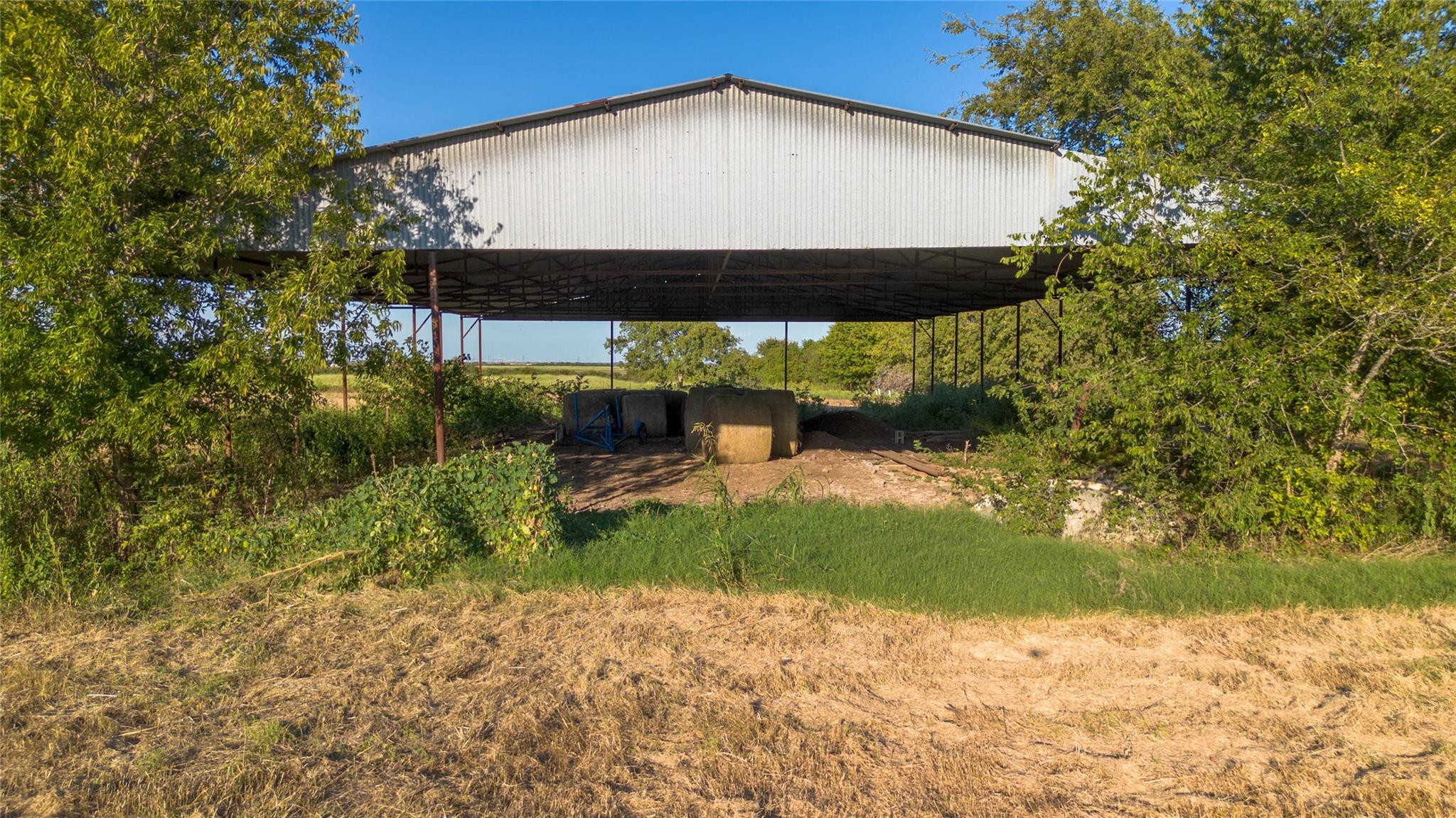 main property photo 11