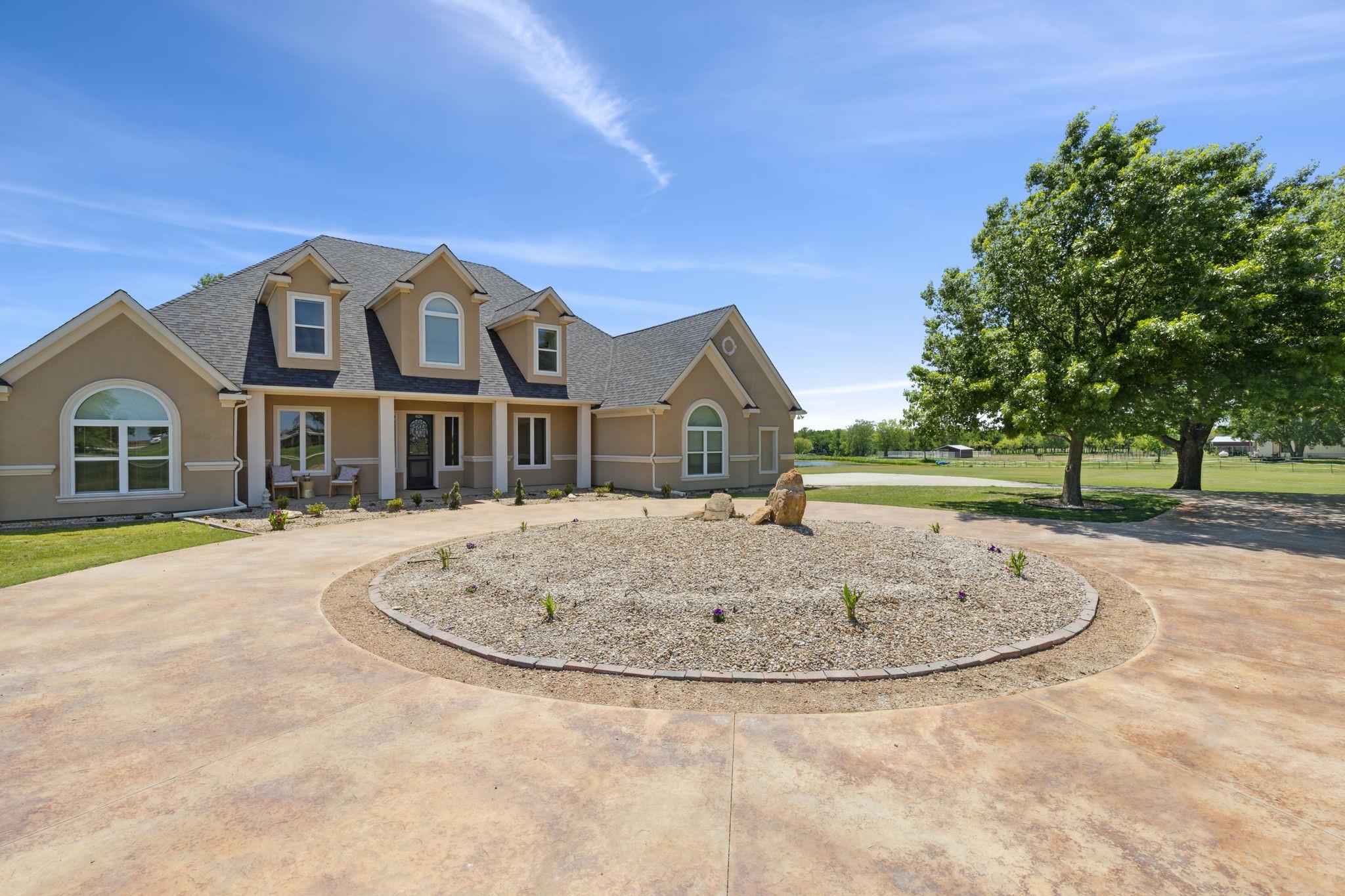 main property photo 3
