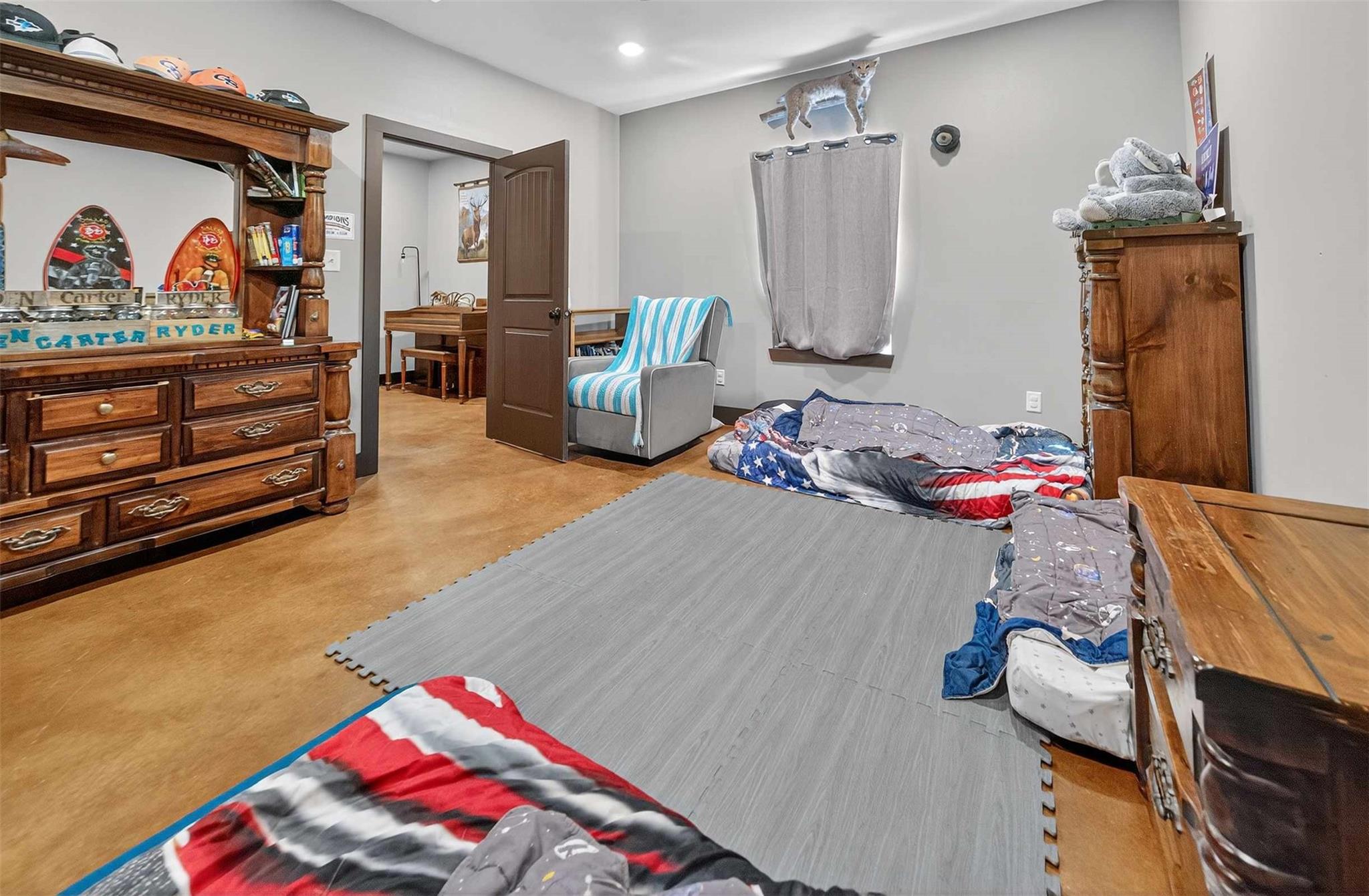 main property photo 23