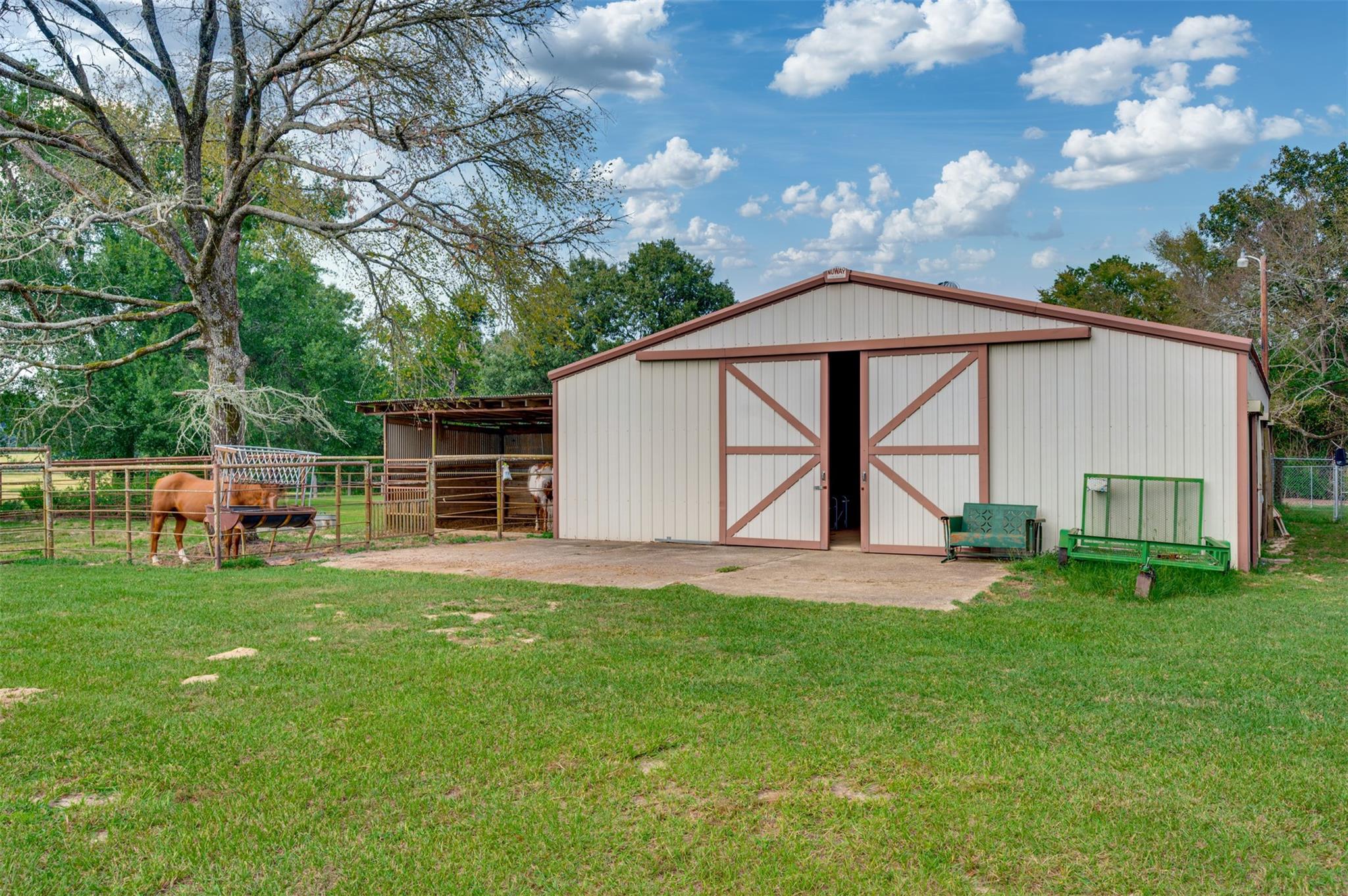 main property photo 30