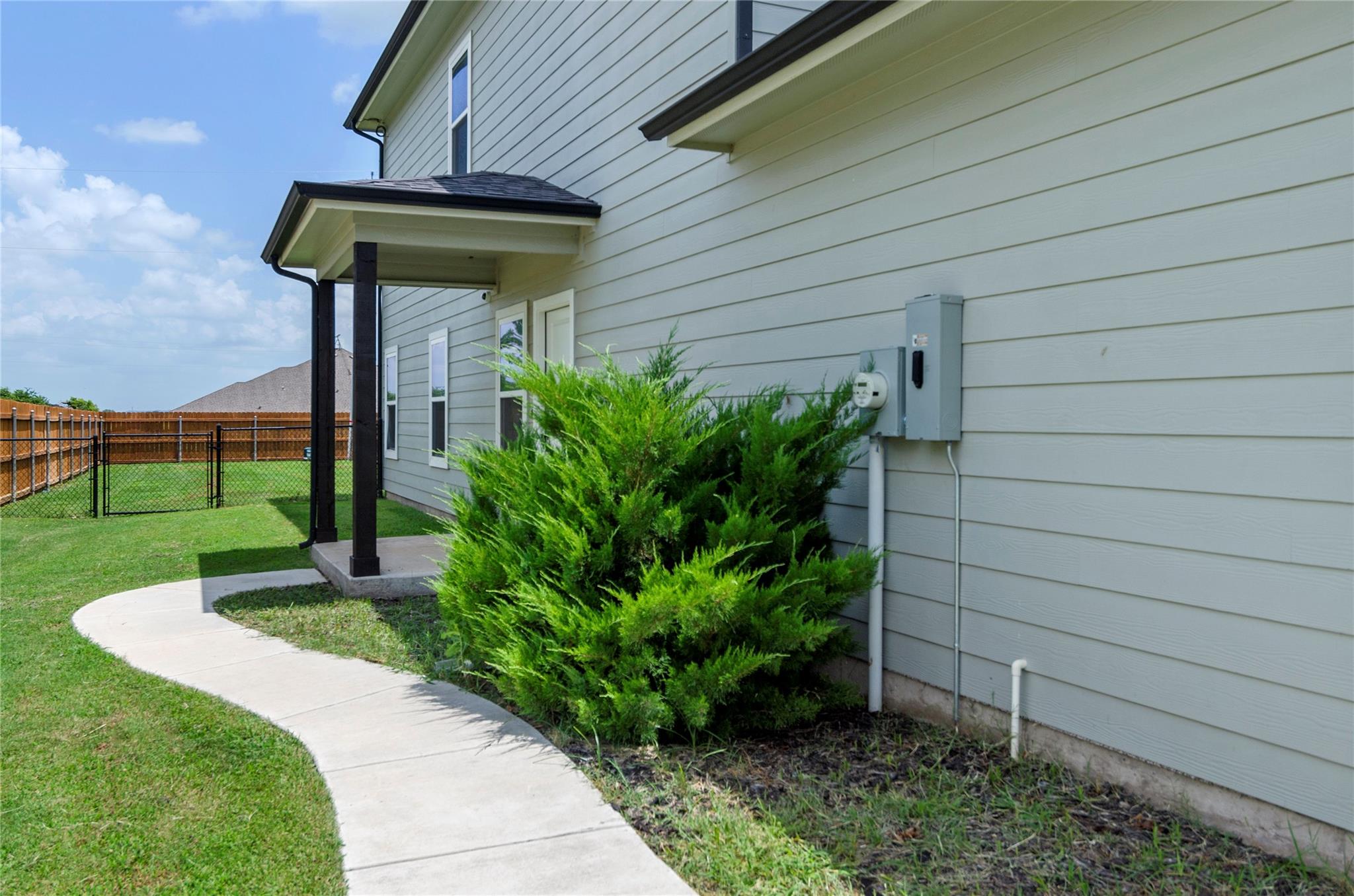 main property photo 12