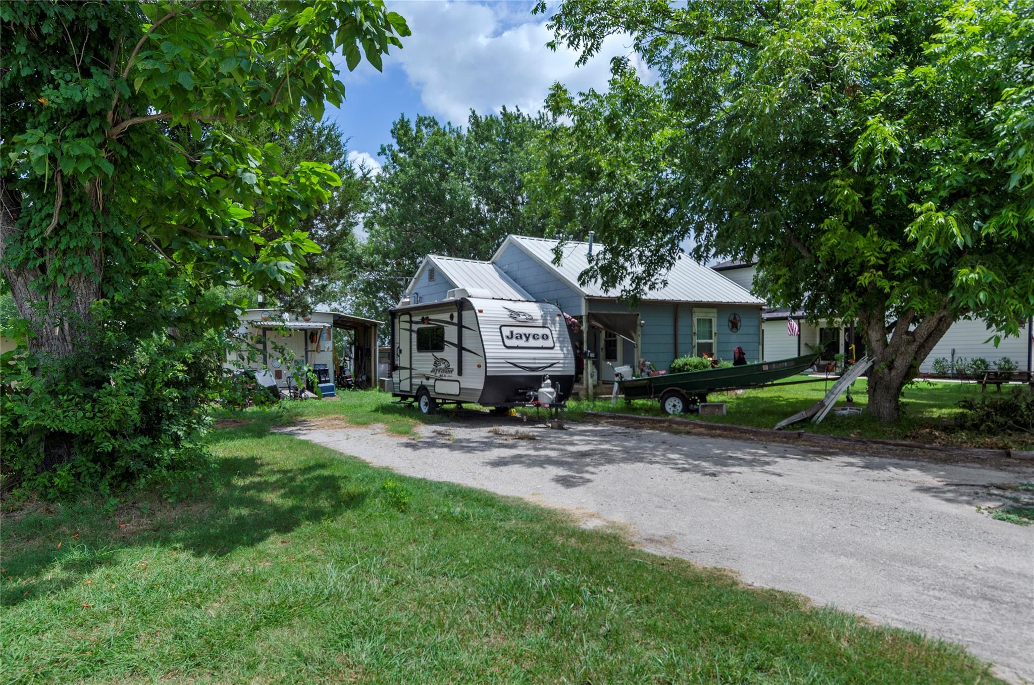 main property photo 30