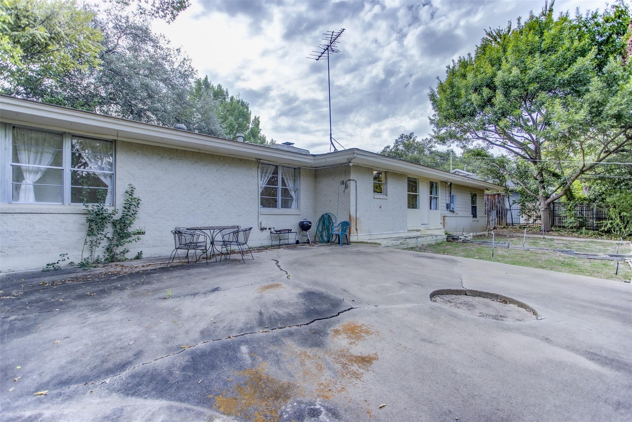 main property photo 30