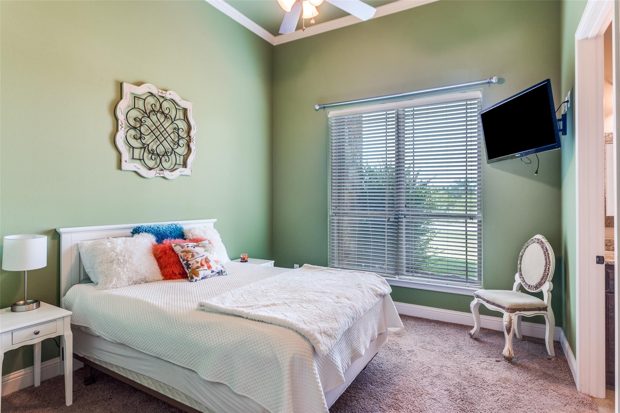 main property photo 18