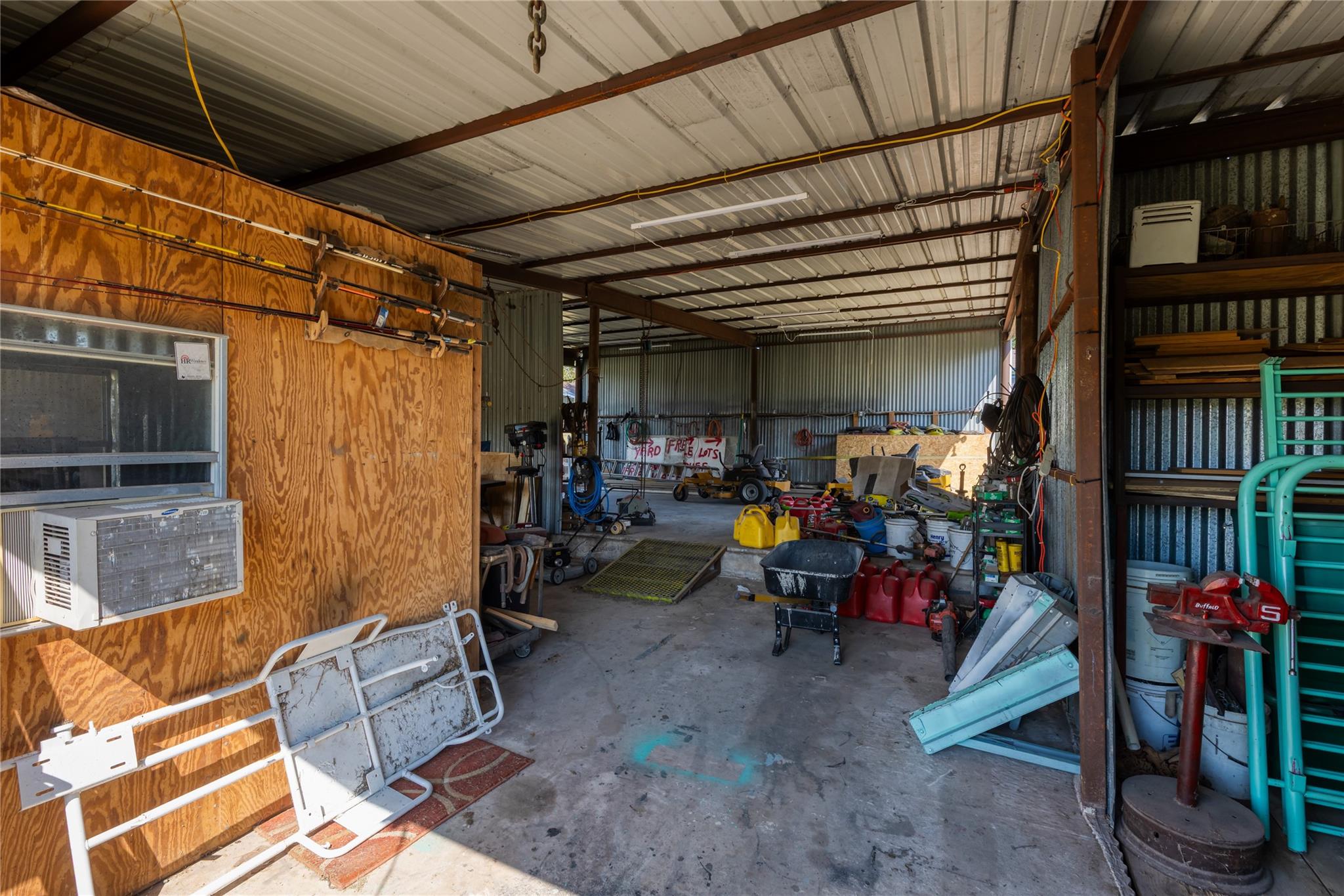 main property photo 30