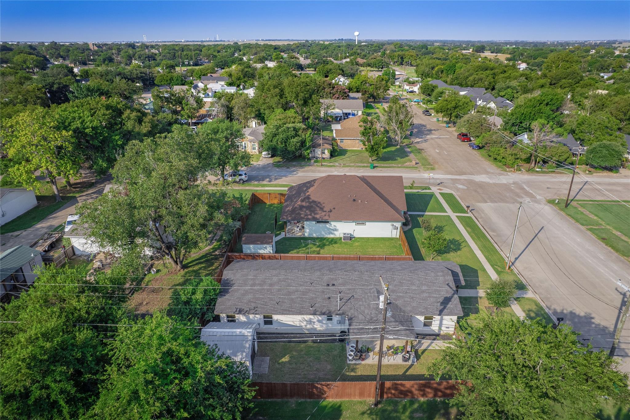 main property photo 28