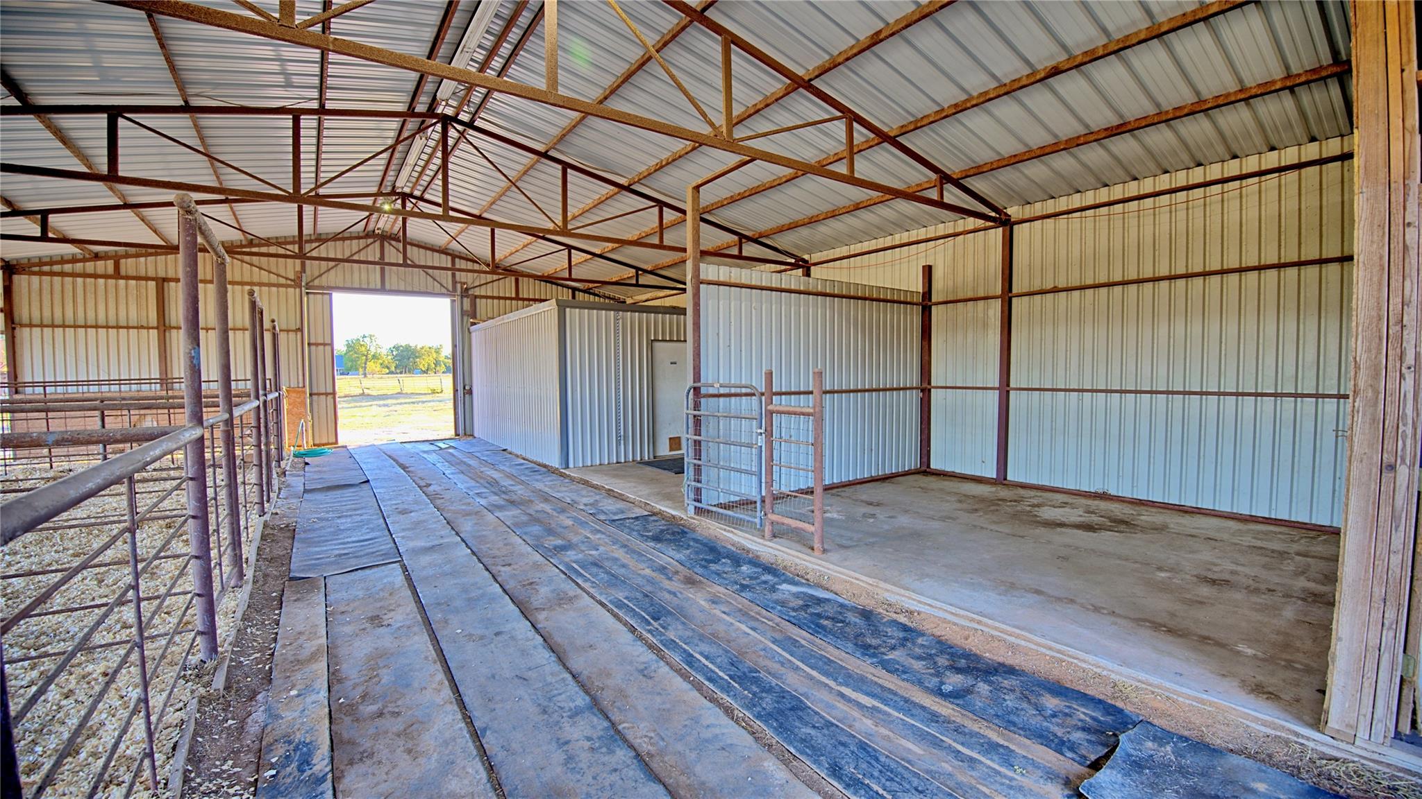 main property photo 23