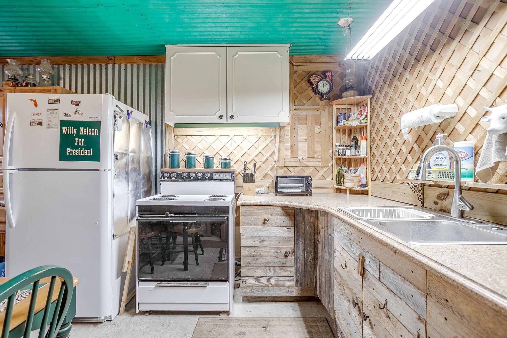 main property photo 17