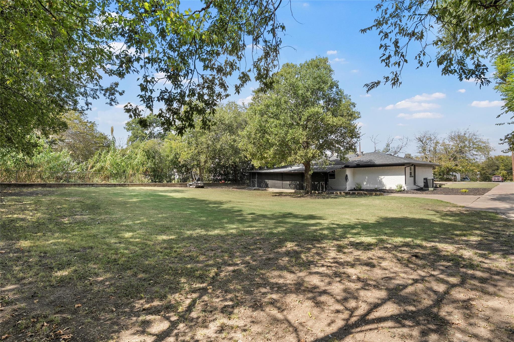 main property photo 19