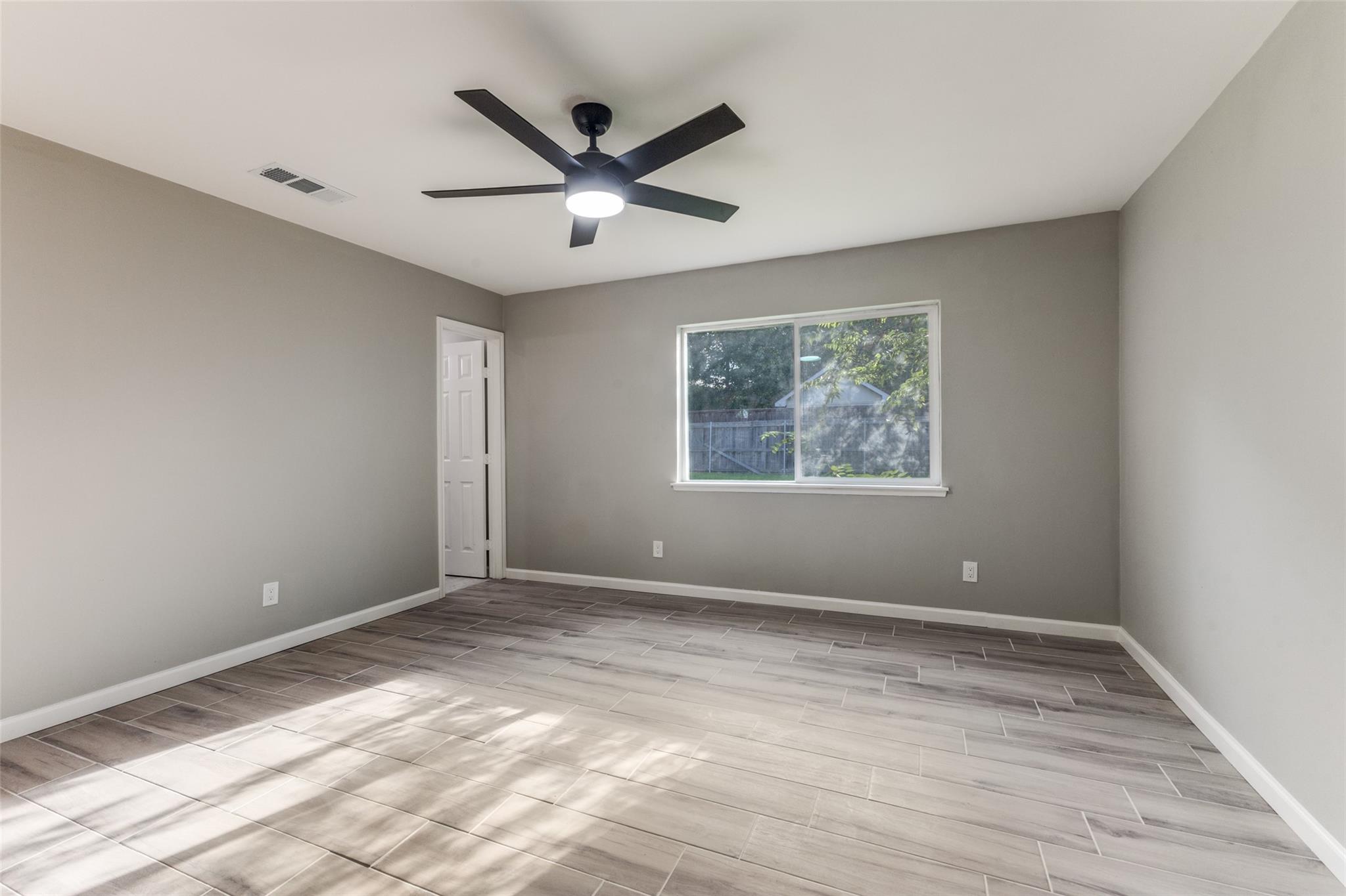 property viewer photo 6