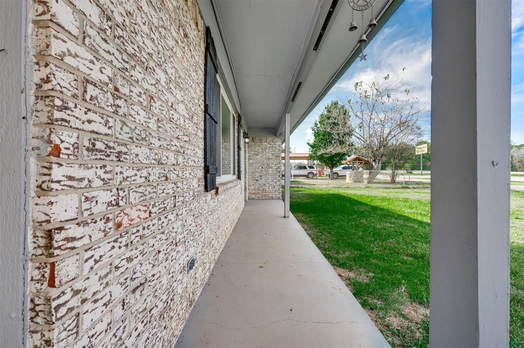 main property photo 28