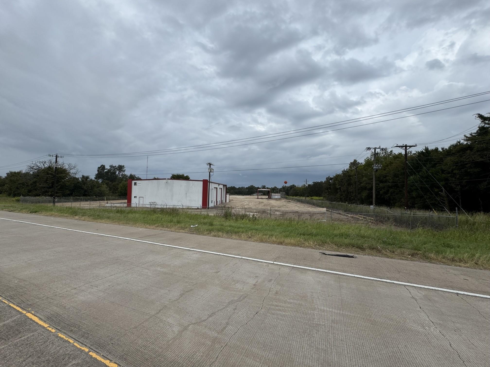 main property photo 9