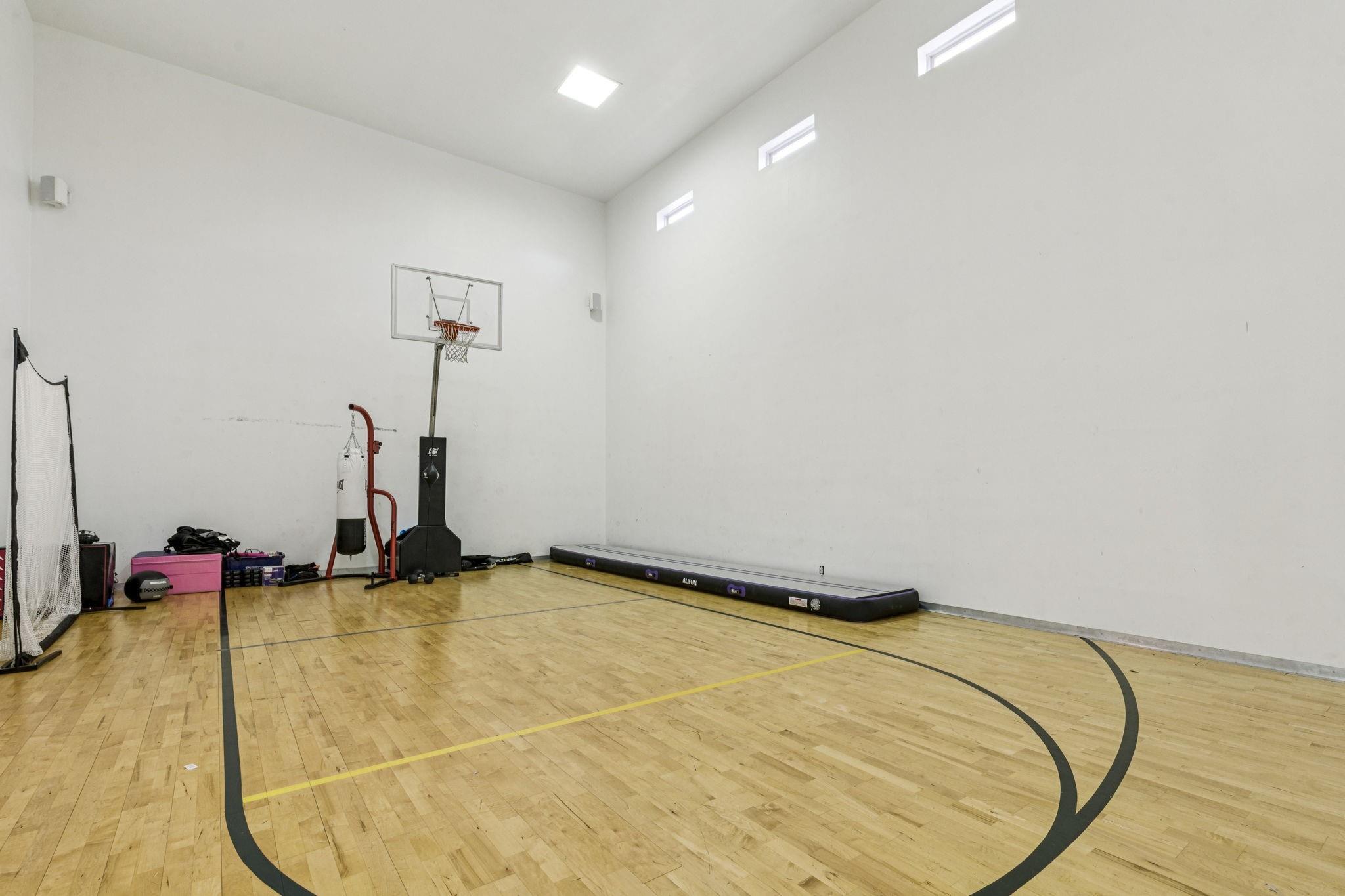 main property photo 30