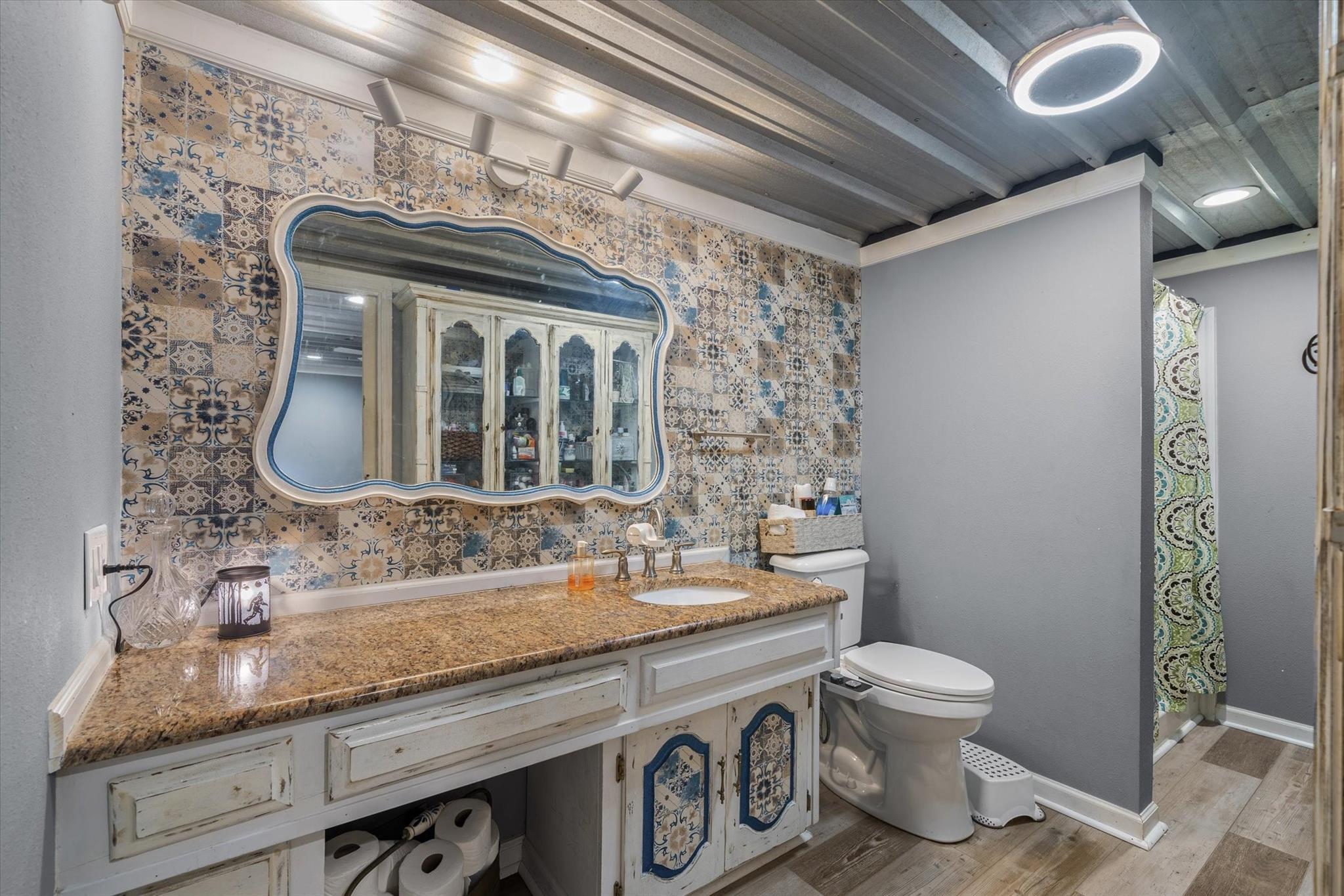 main property photo 9
