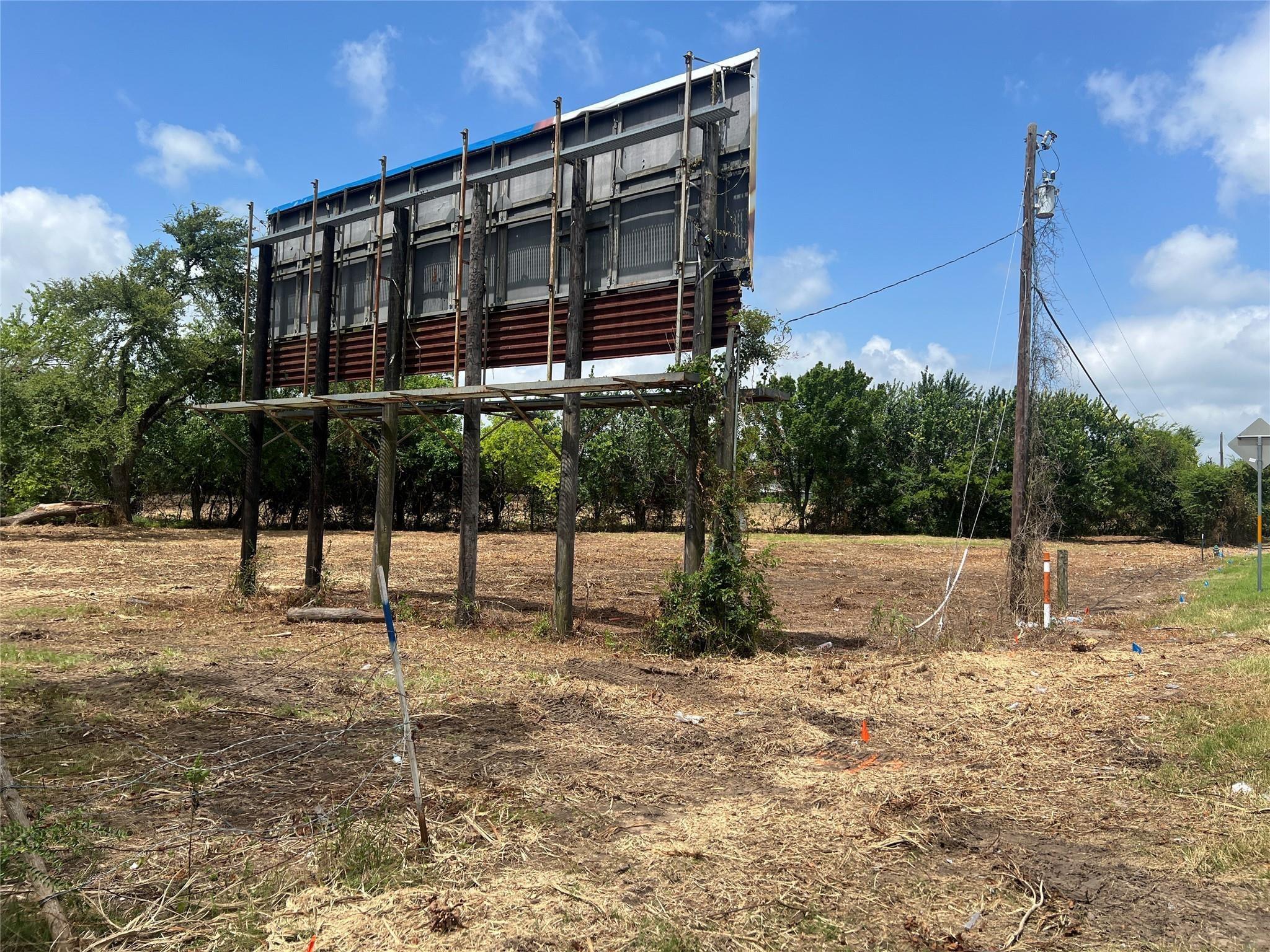 main property photo 10