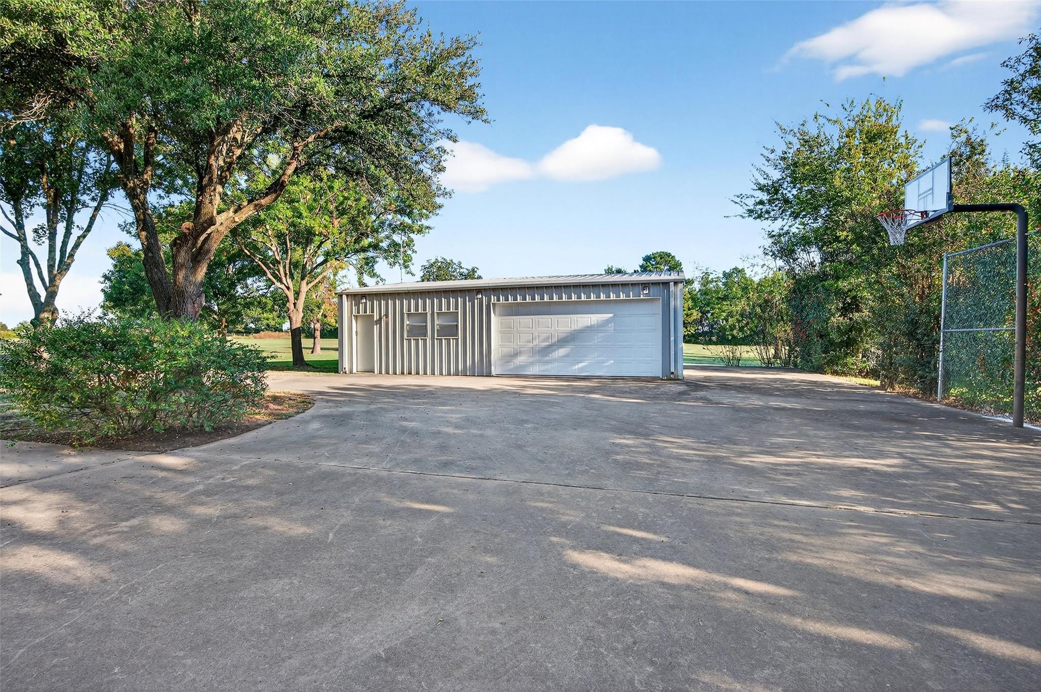 main property photo 9