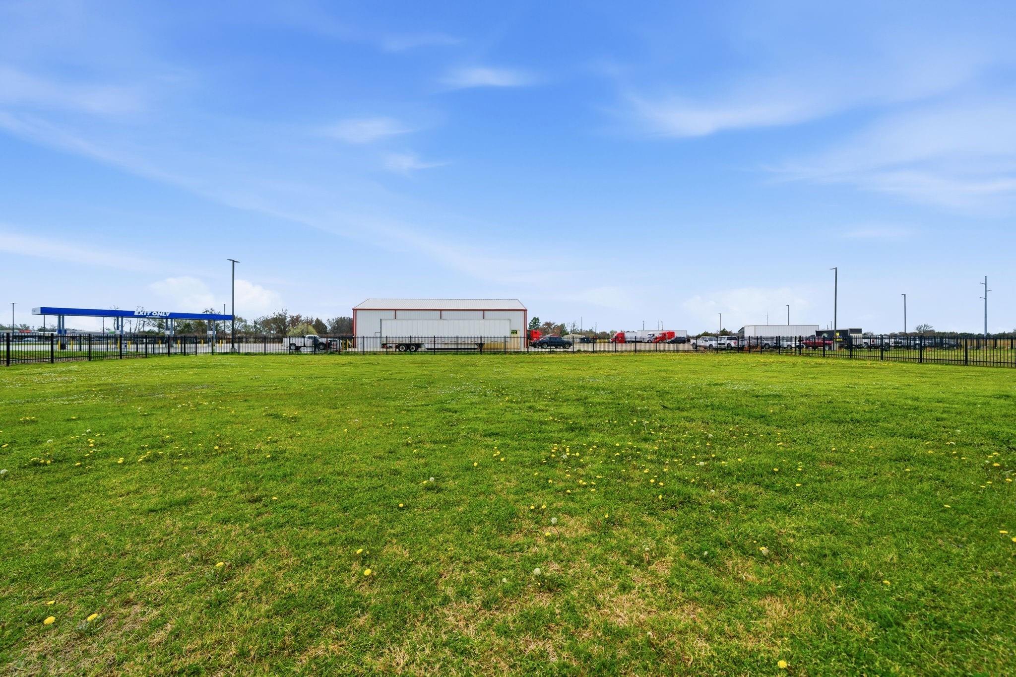 main property photo 23