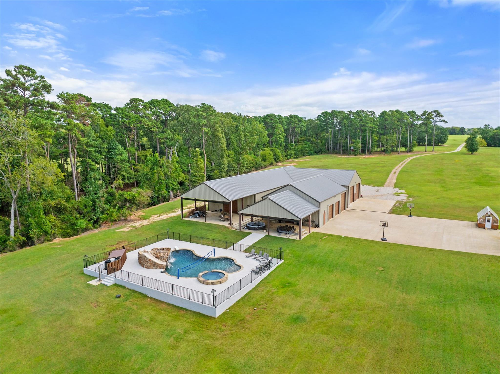 main property photo 13