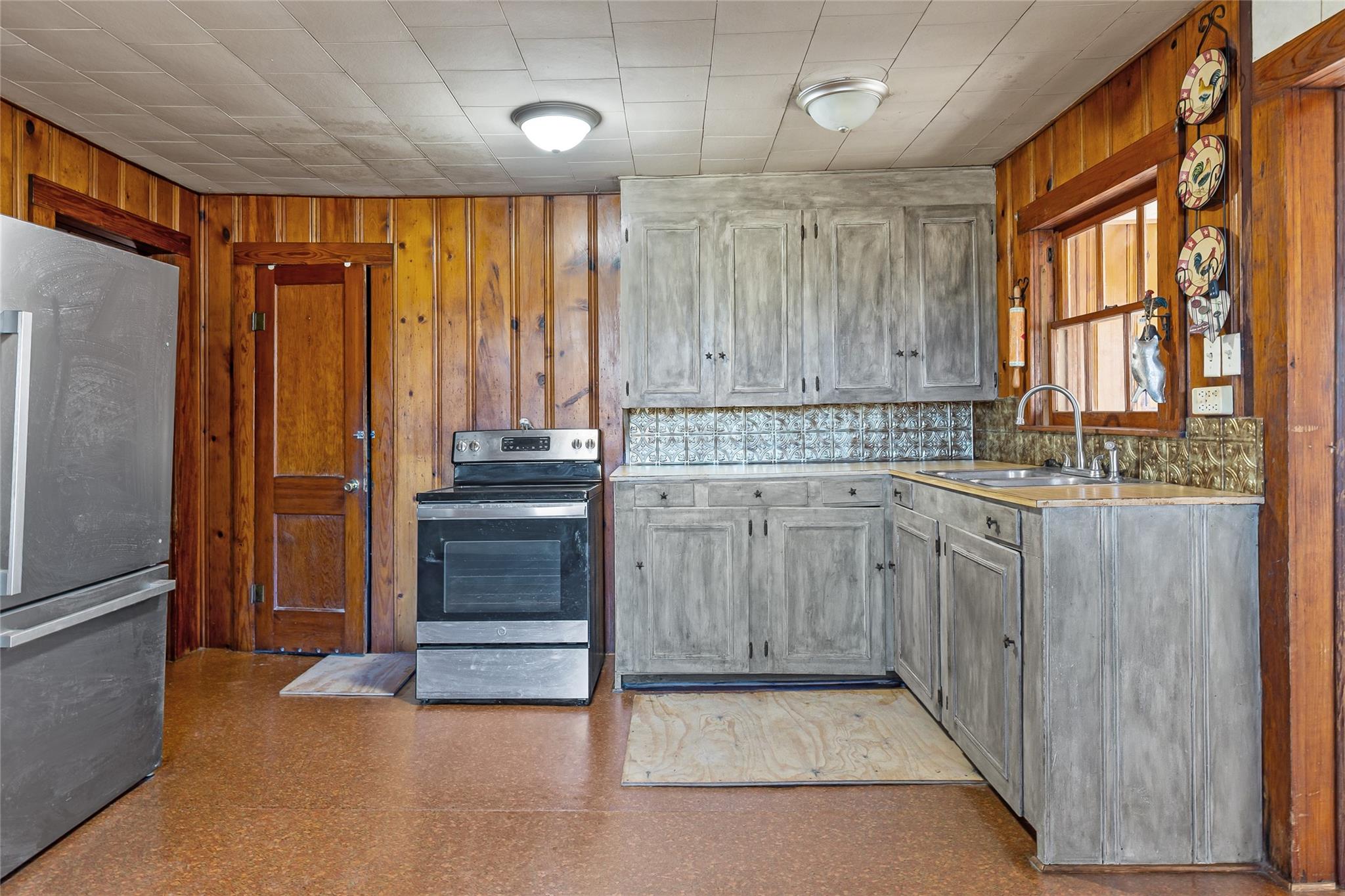 main property photo 14