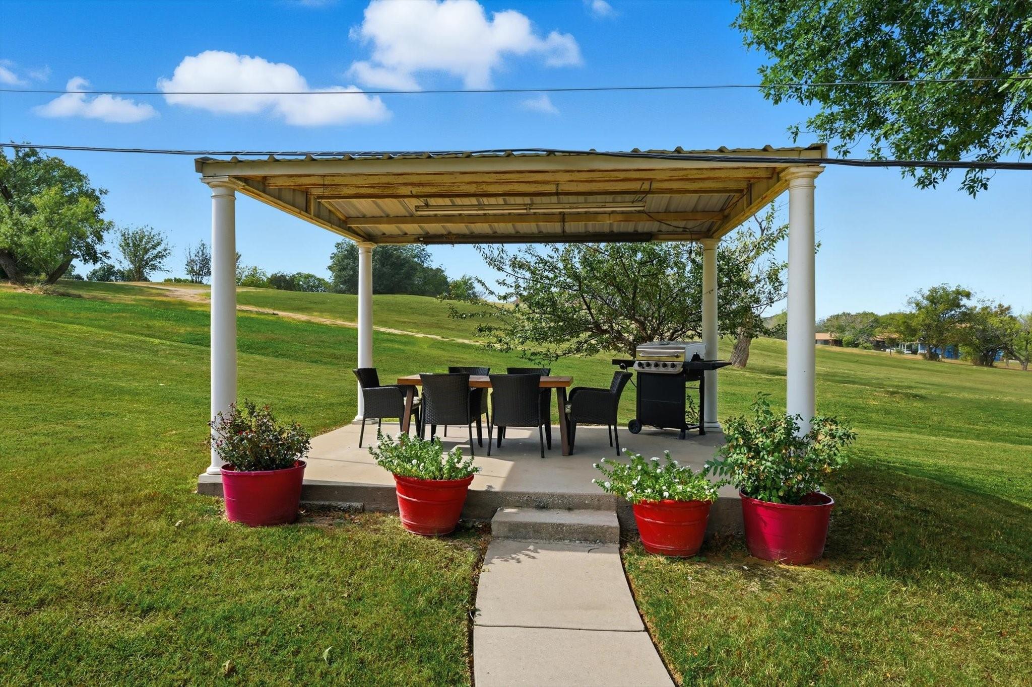main property photo 19