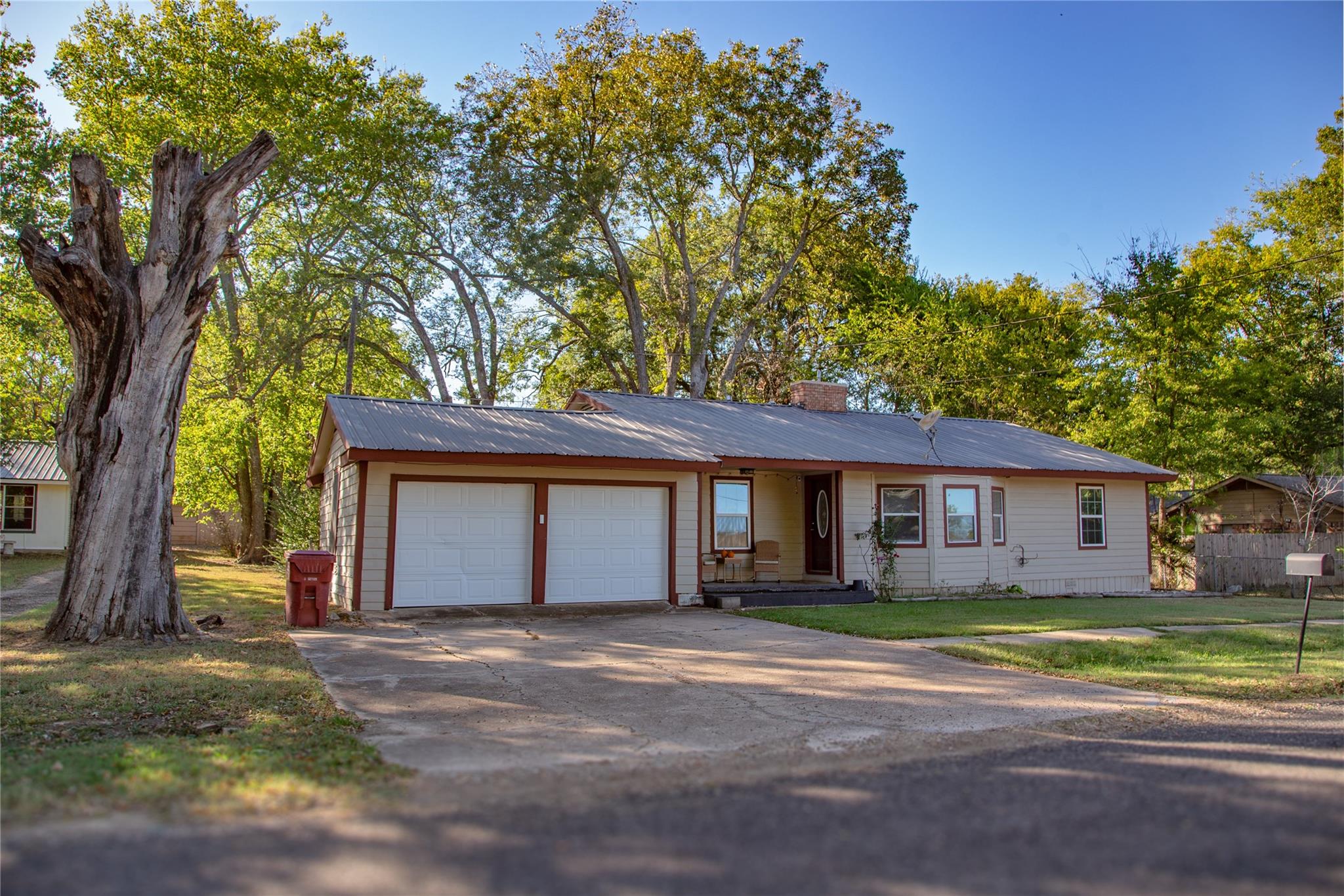 main property photo 18