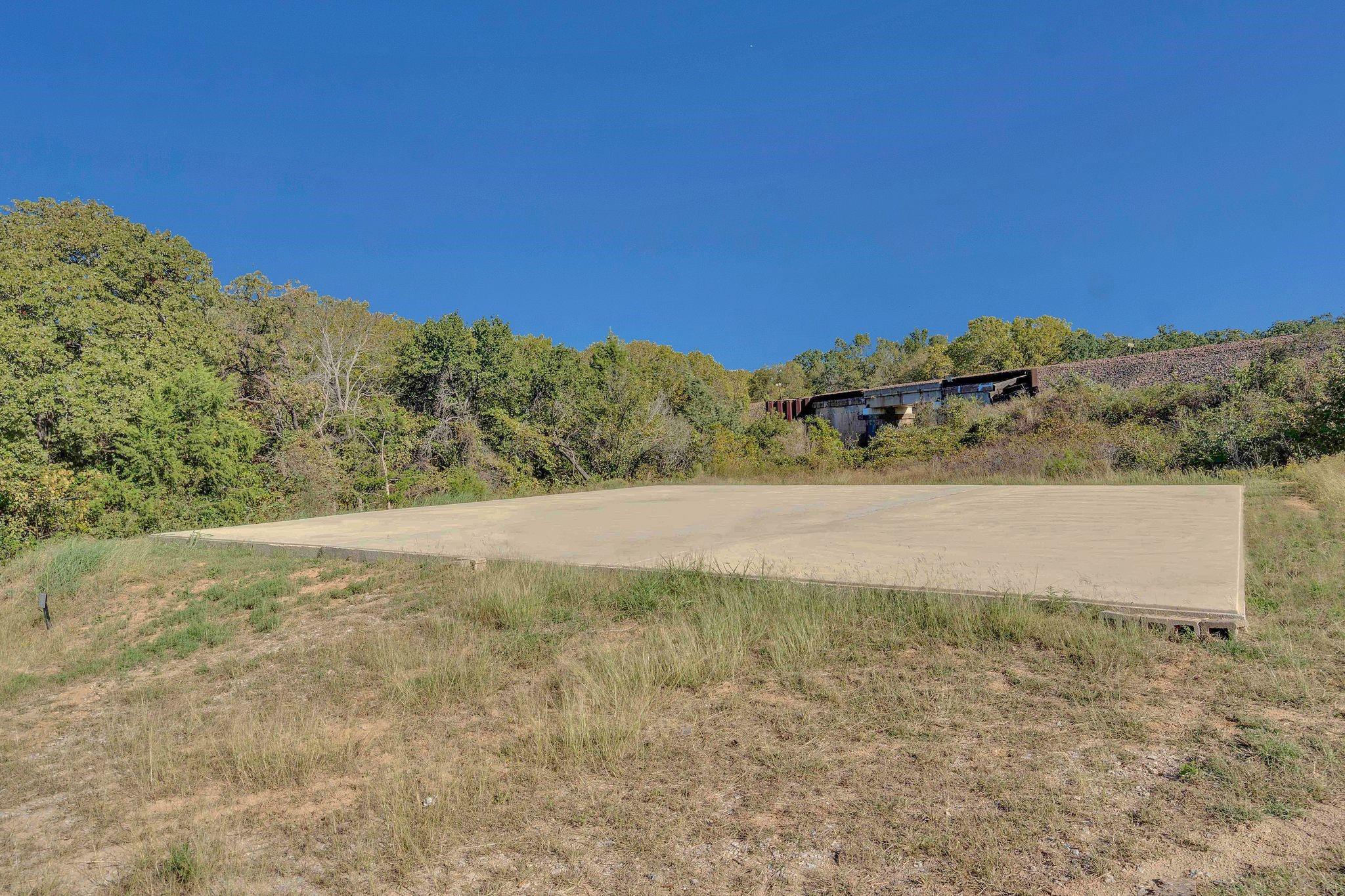 main property photo 6