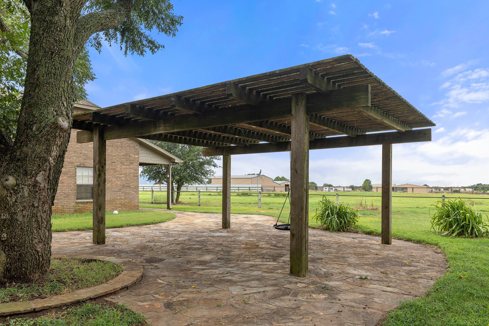 main property photo 6