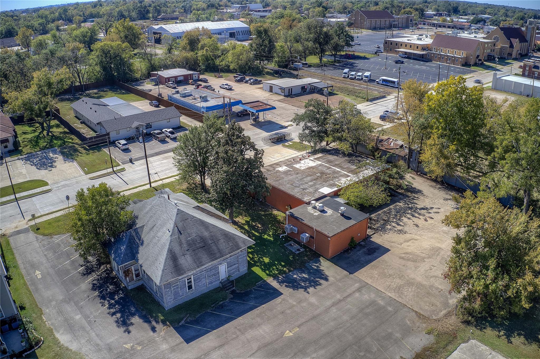 main property photo 32