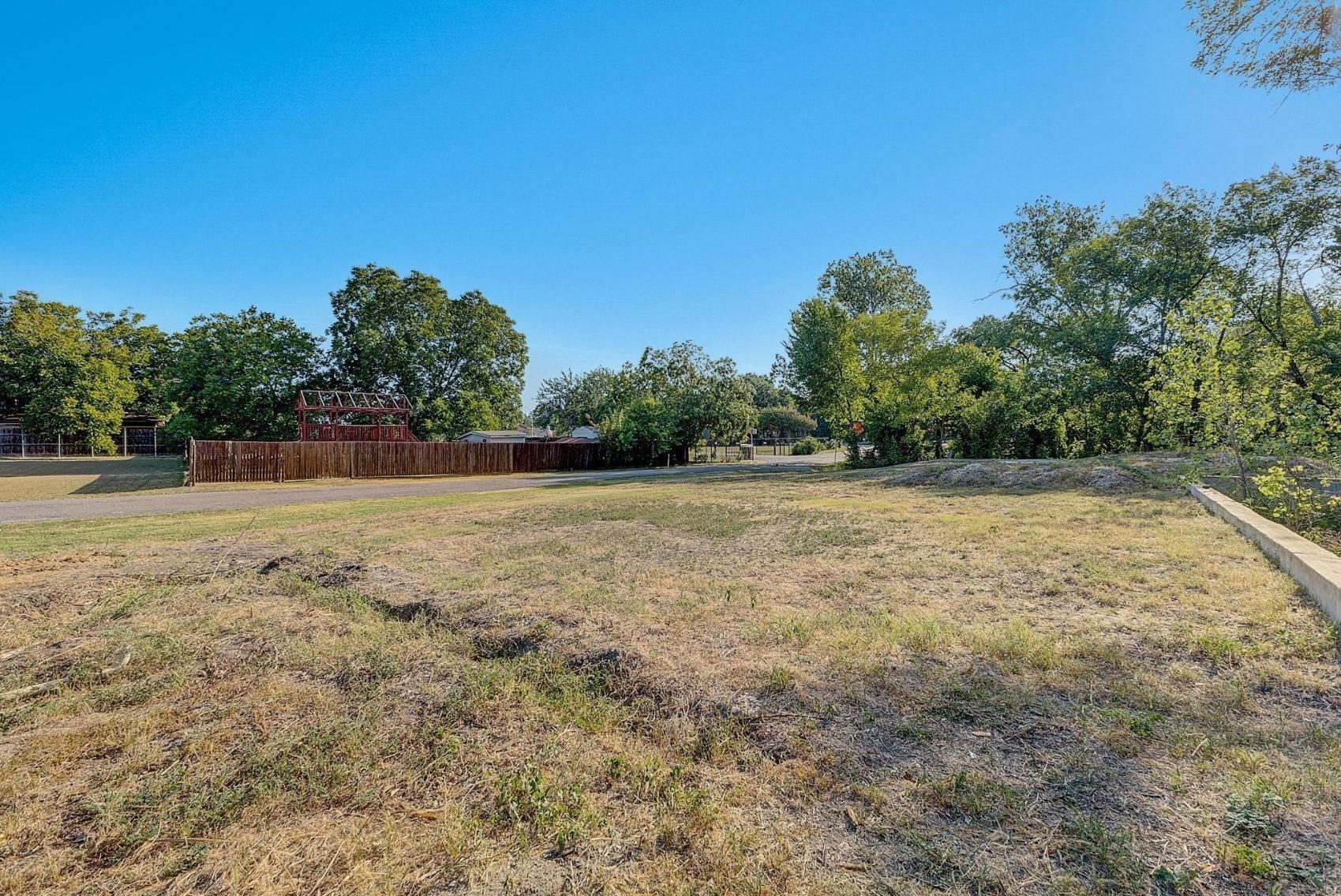 main property photo 13