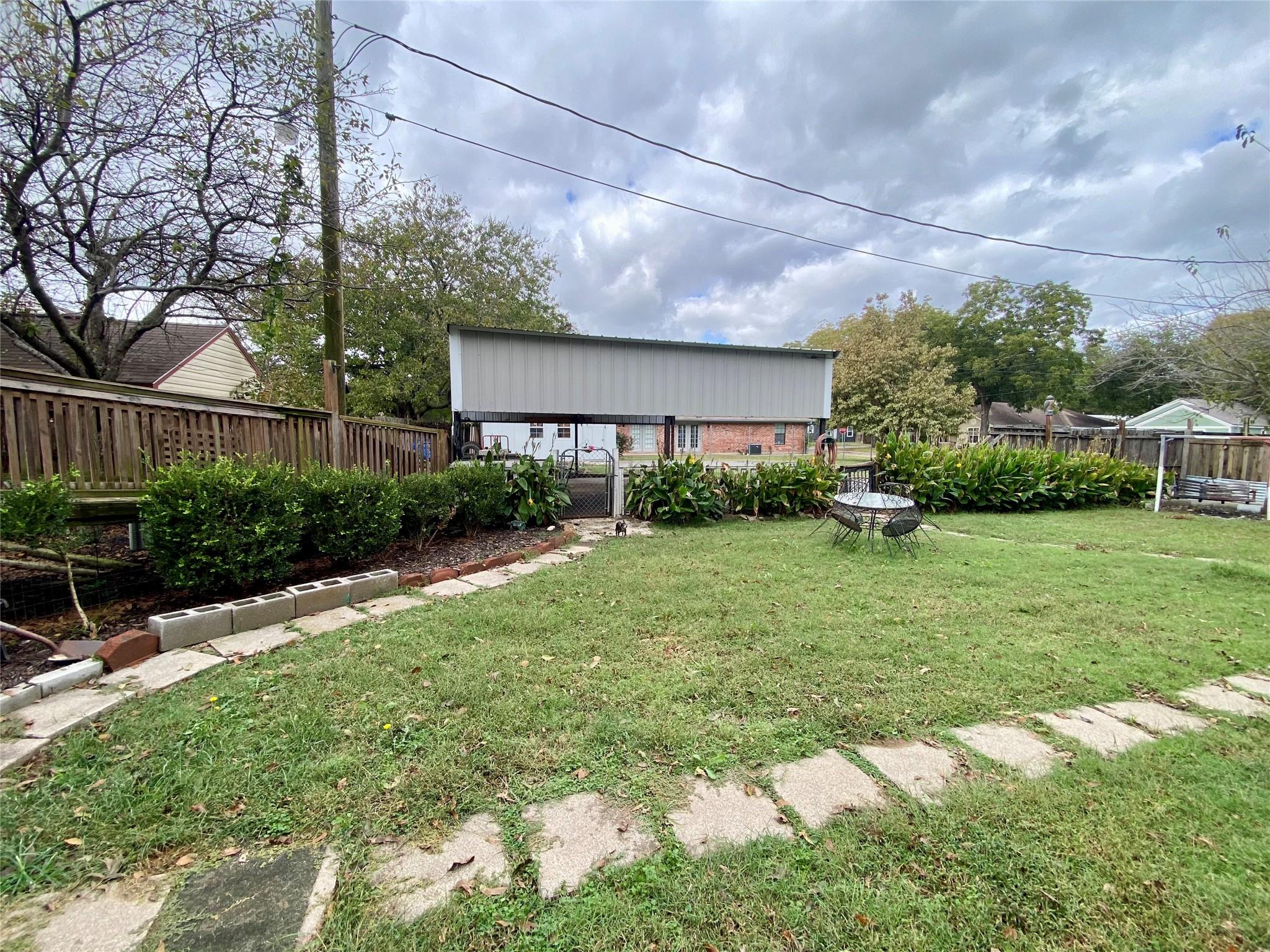 main property photo 12