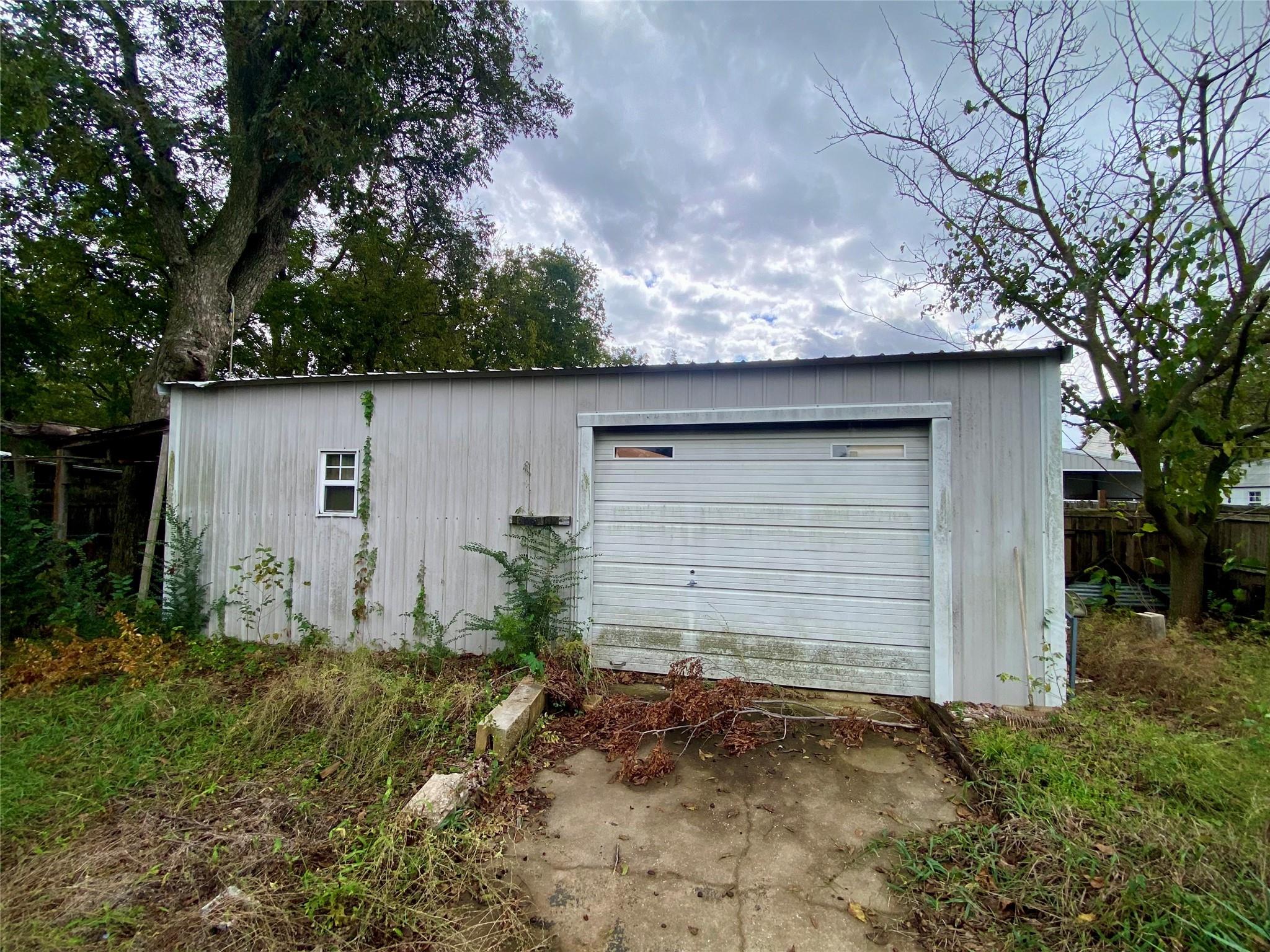 main property photo 16