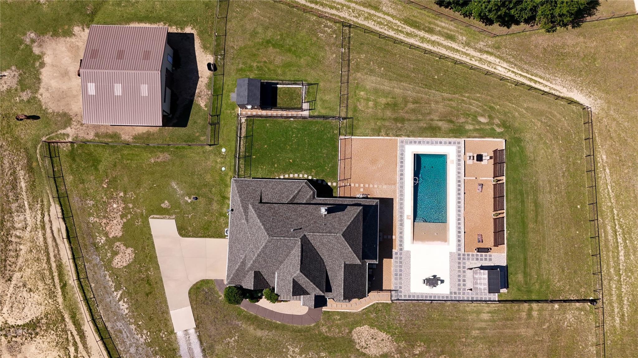 main property photo 35