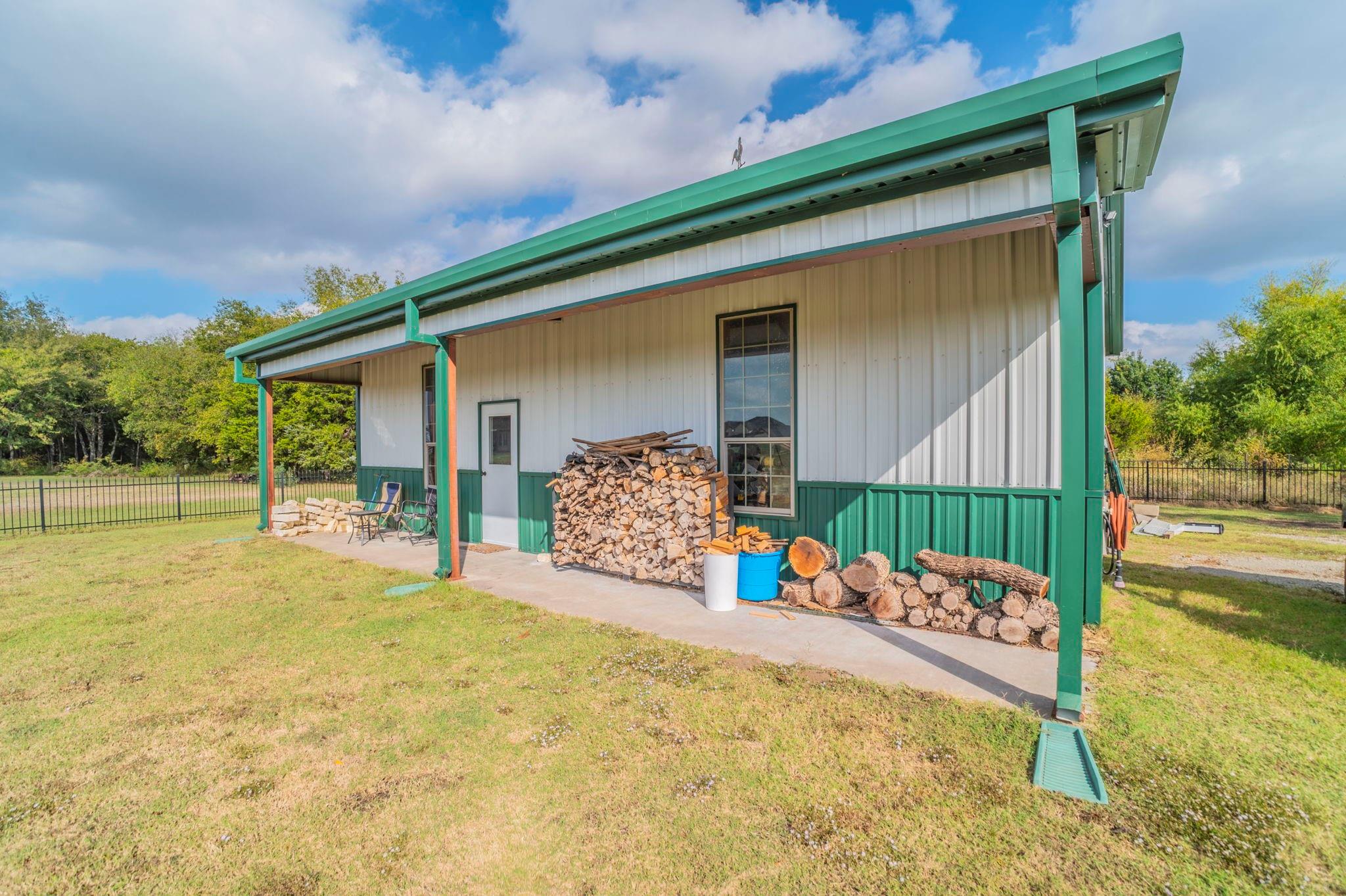main property photo 28