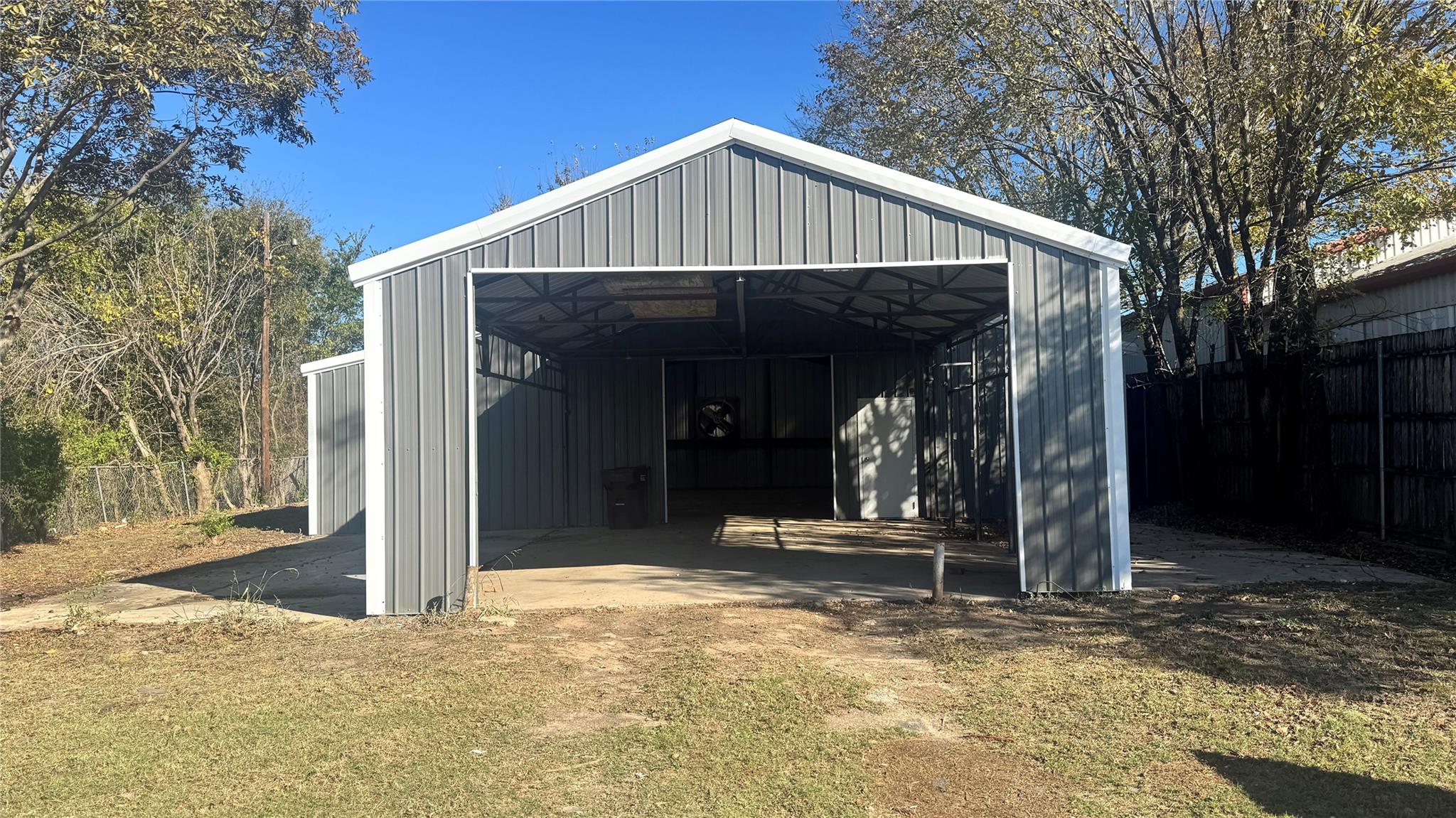 main property photo 10