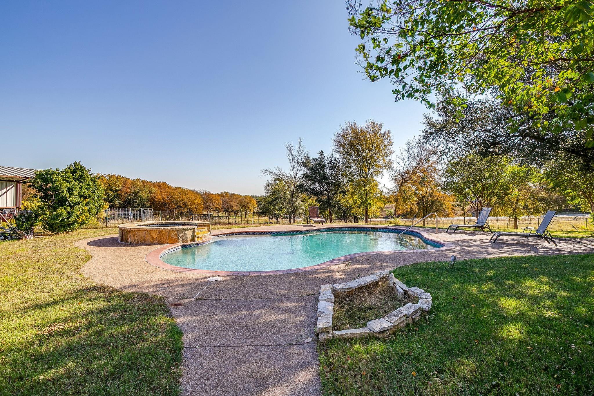 main property photo 28