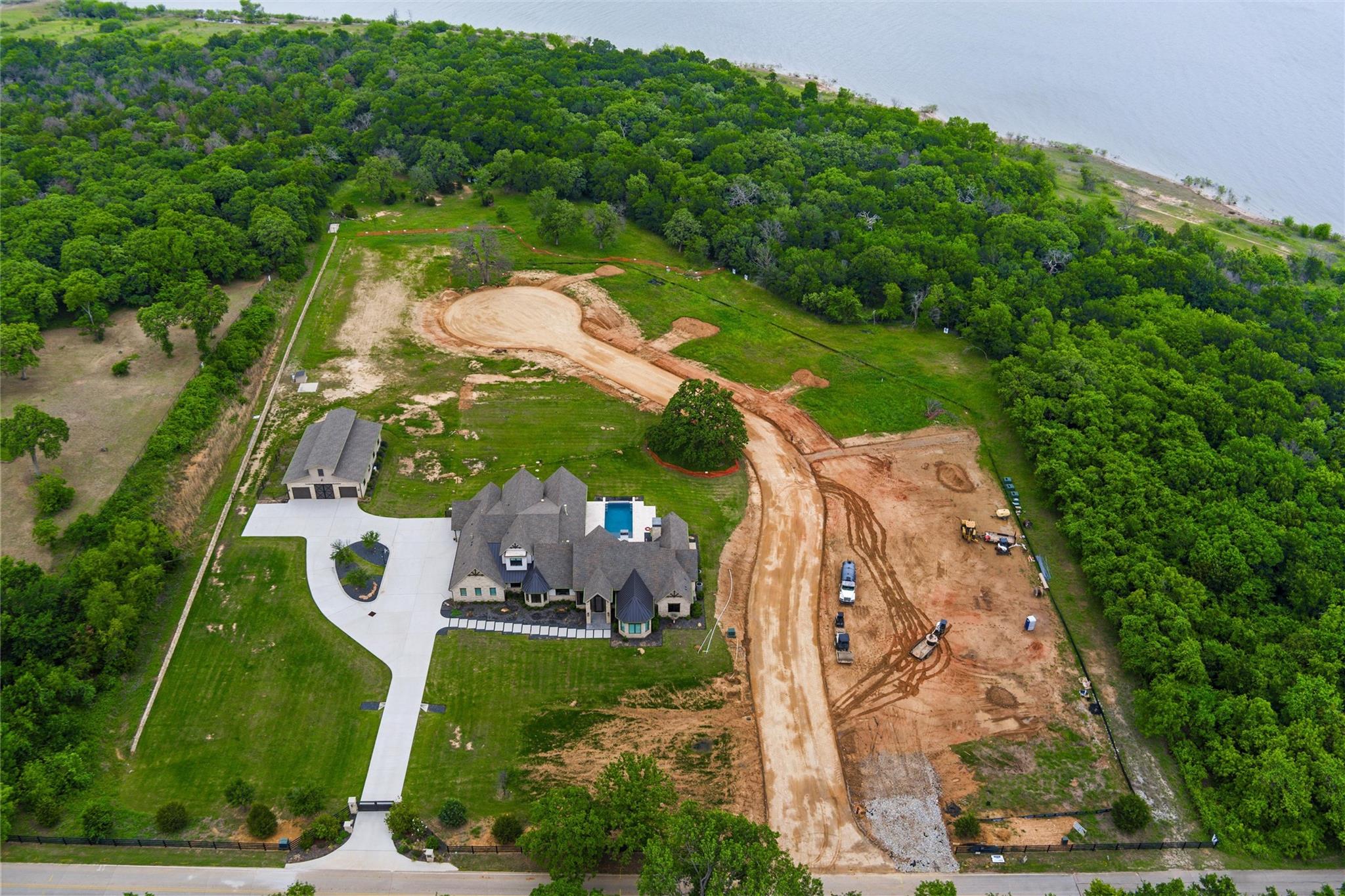 main property photo 11