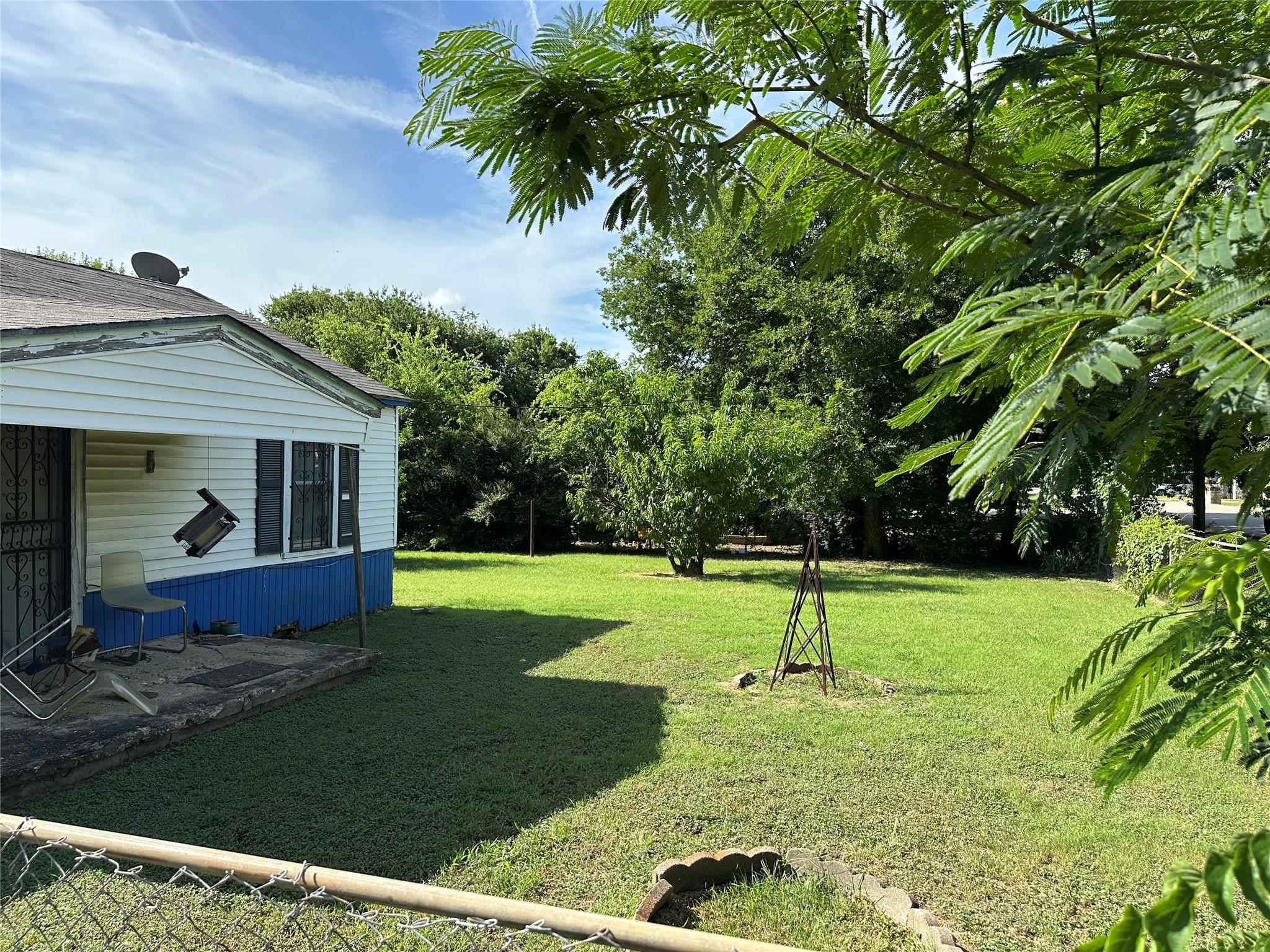 main property photo 6