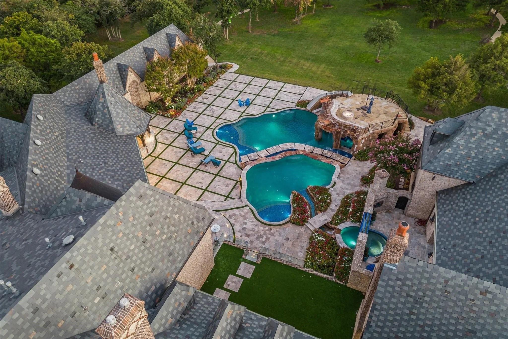 main property photo 30
