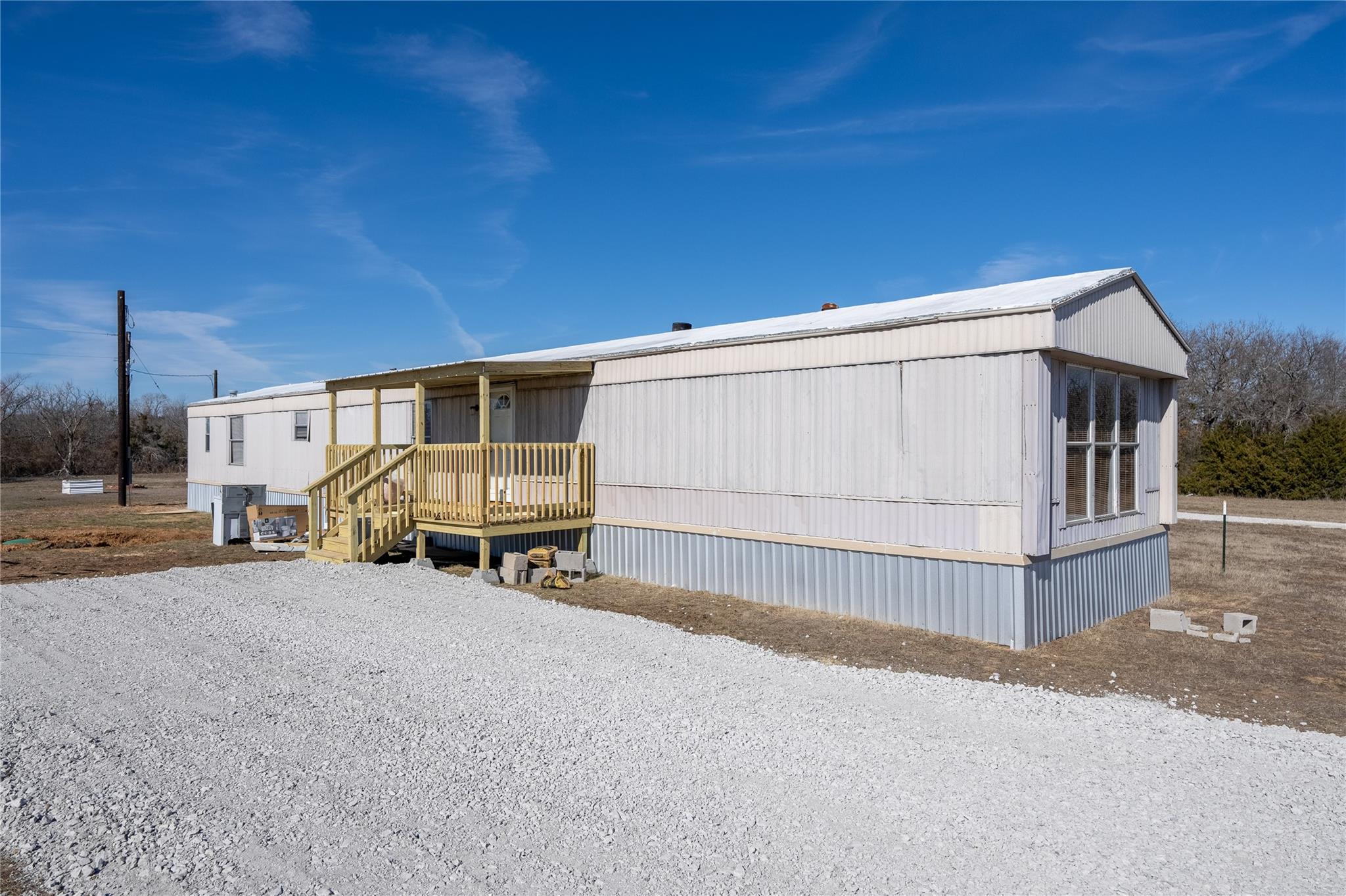main property photo 28