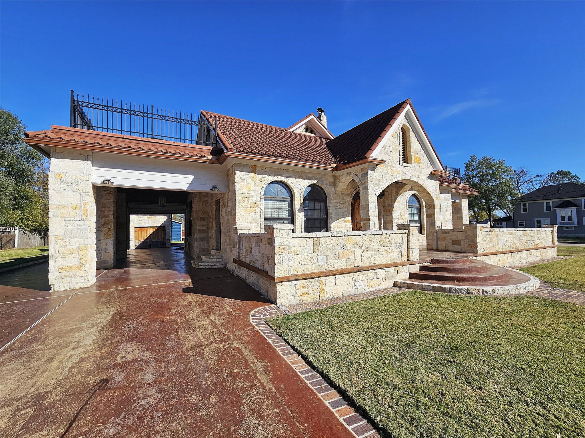 main property photo 2