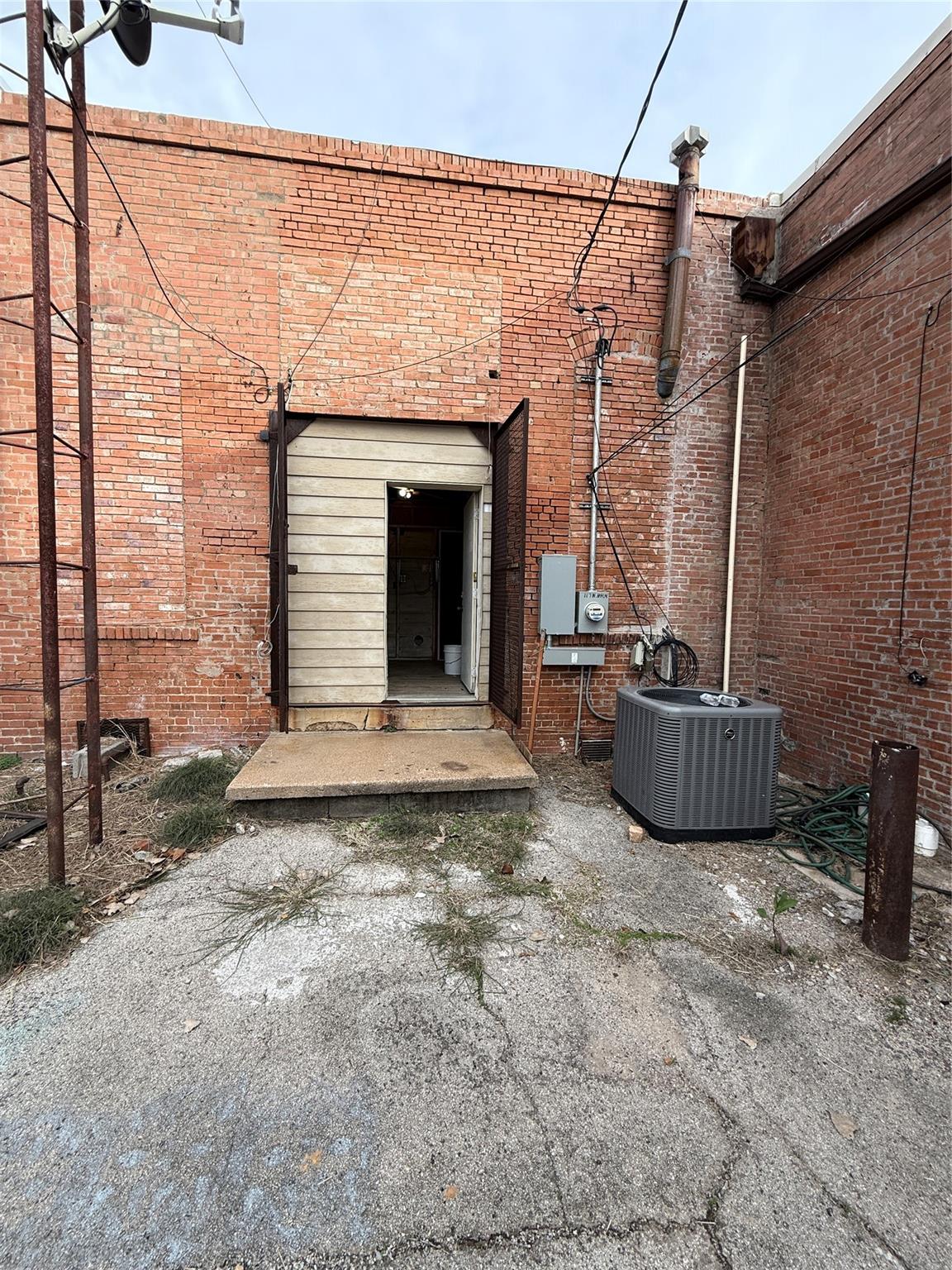 main property photo 17