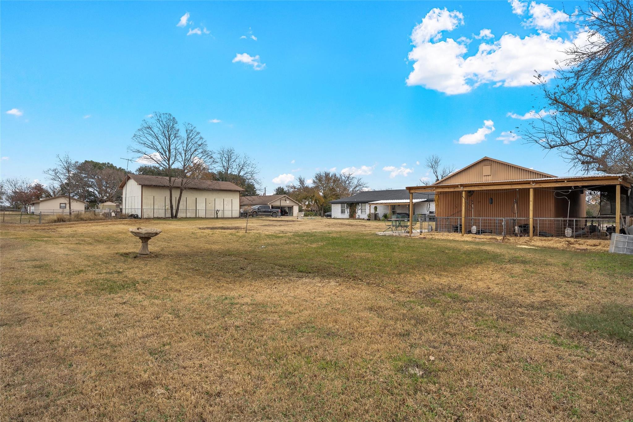 main property photo 28