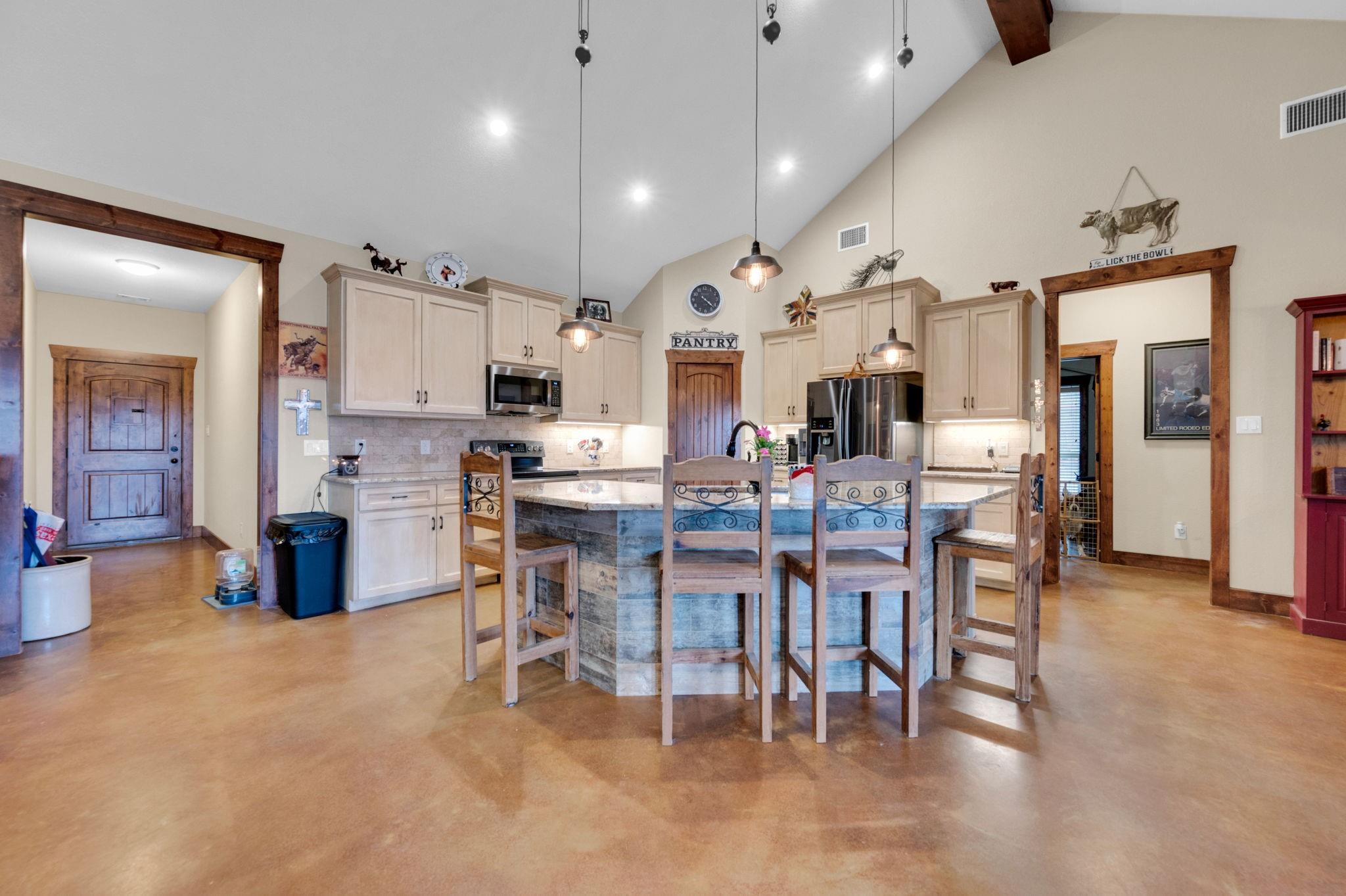 main property photo 10
