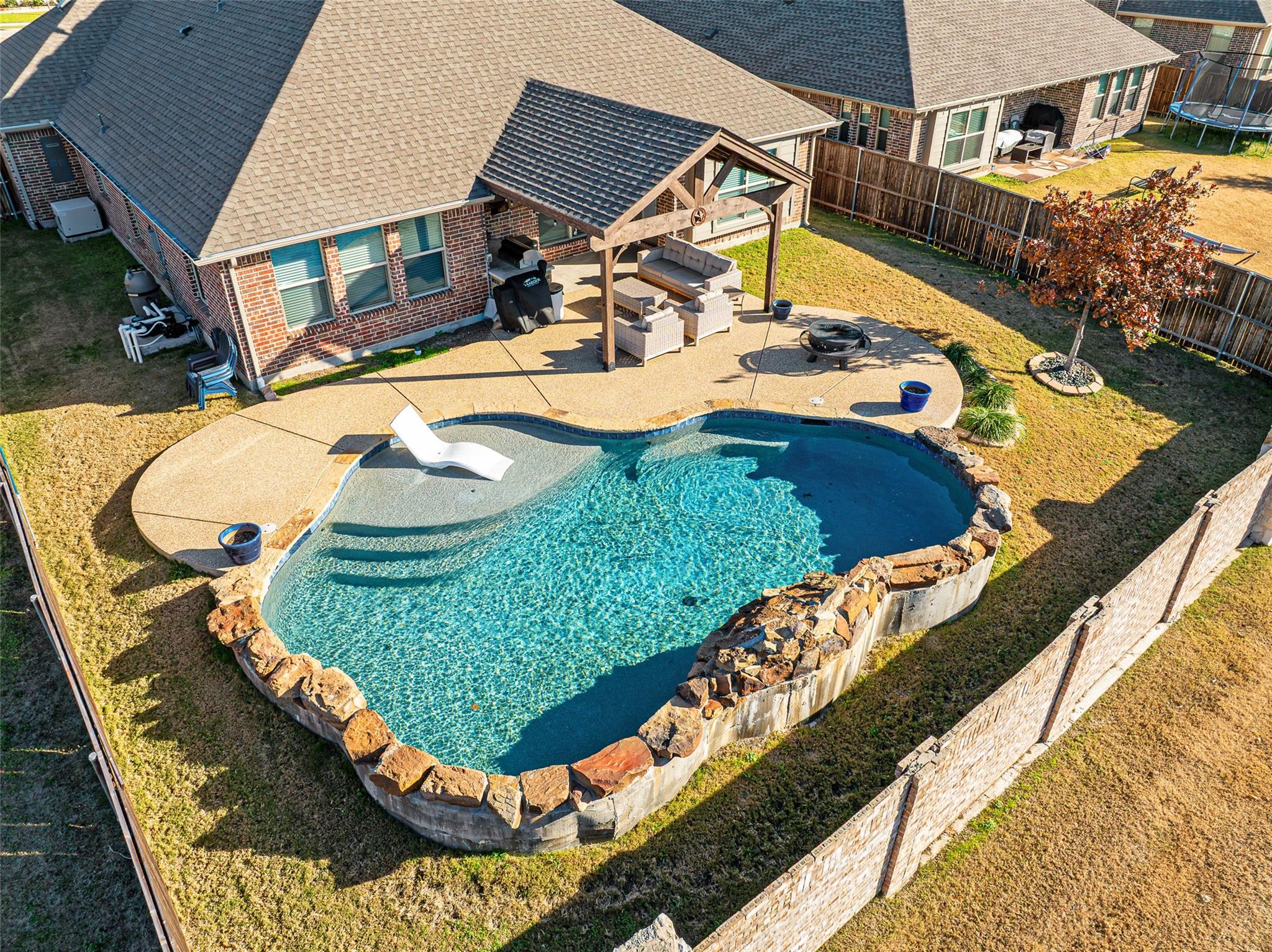 main property photo 23